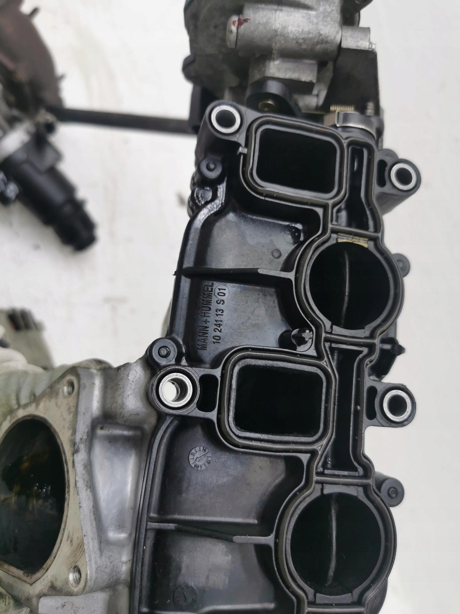 intake manifold AUDI Q5 8R 2.0 TDI 170KM 1024113S