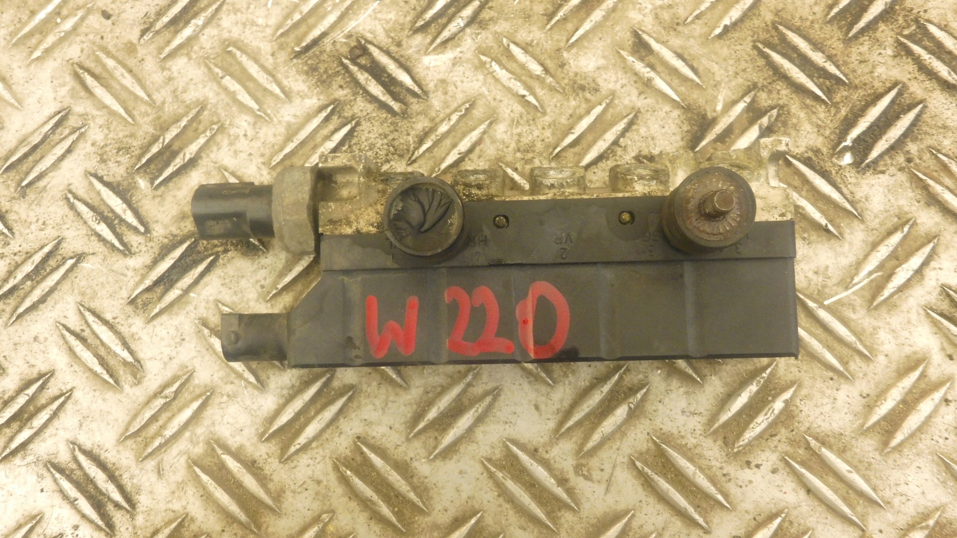 MERCEDES W220 ROZDZIELACZ AIRMATIC 2203200258