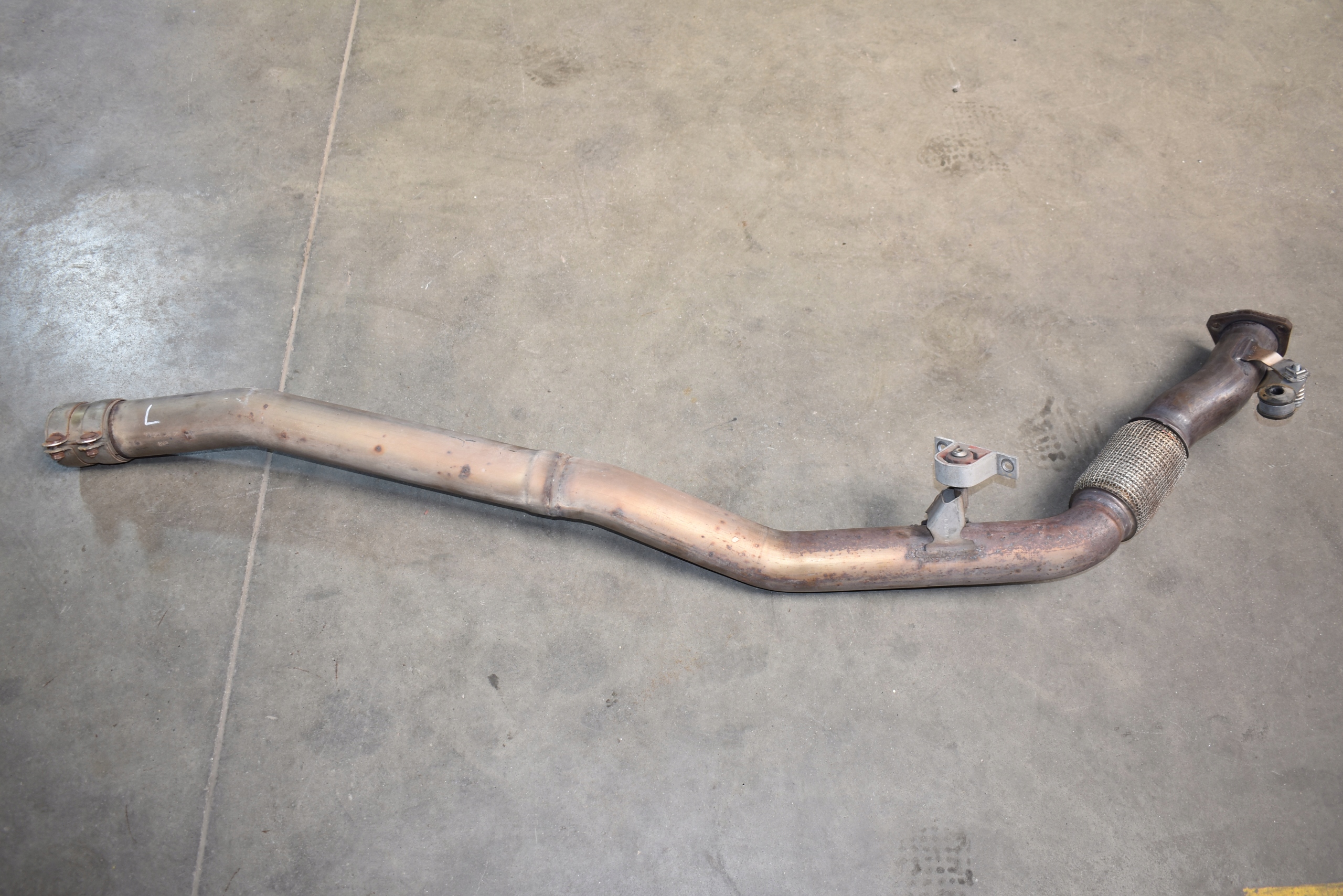perfect condition pipe exhaust left Z TLUMIKIEM LAMBORGHINI URUS 1