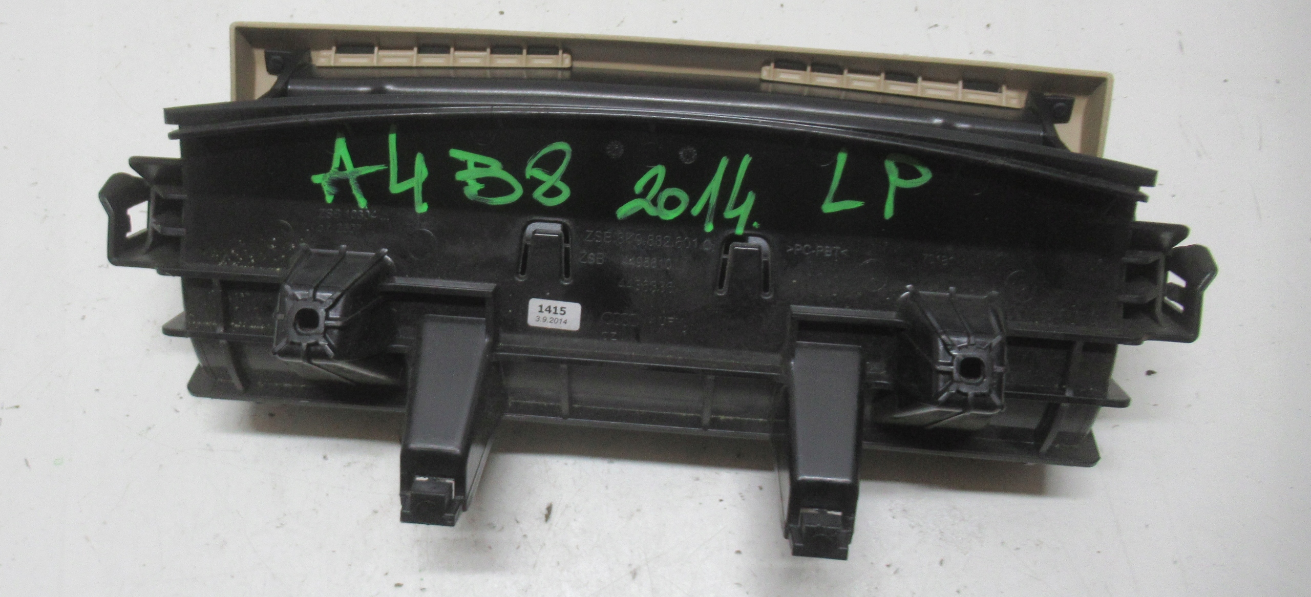AUDI A4 B8 14R passenger compartment seat left front 8K0882601C