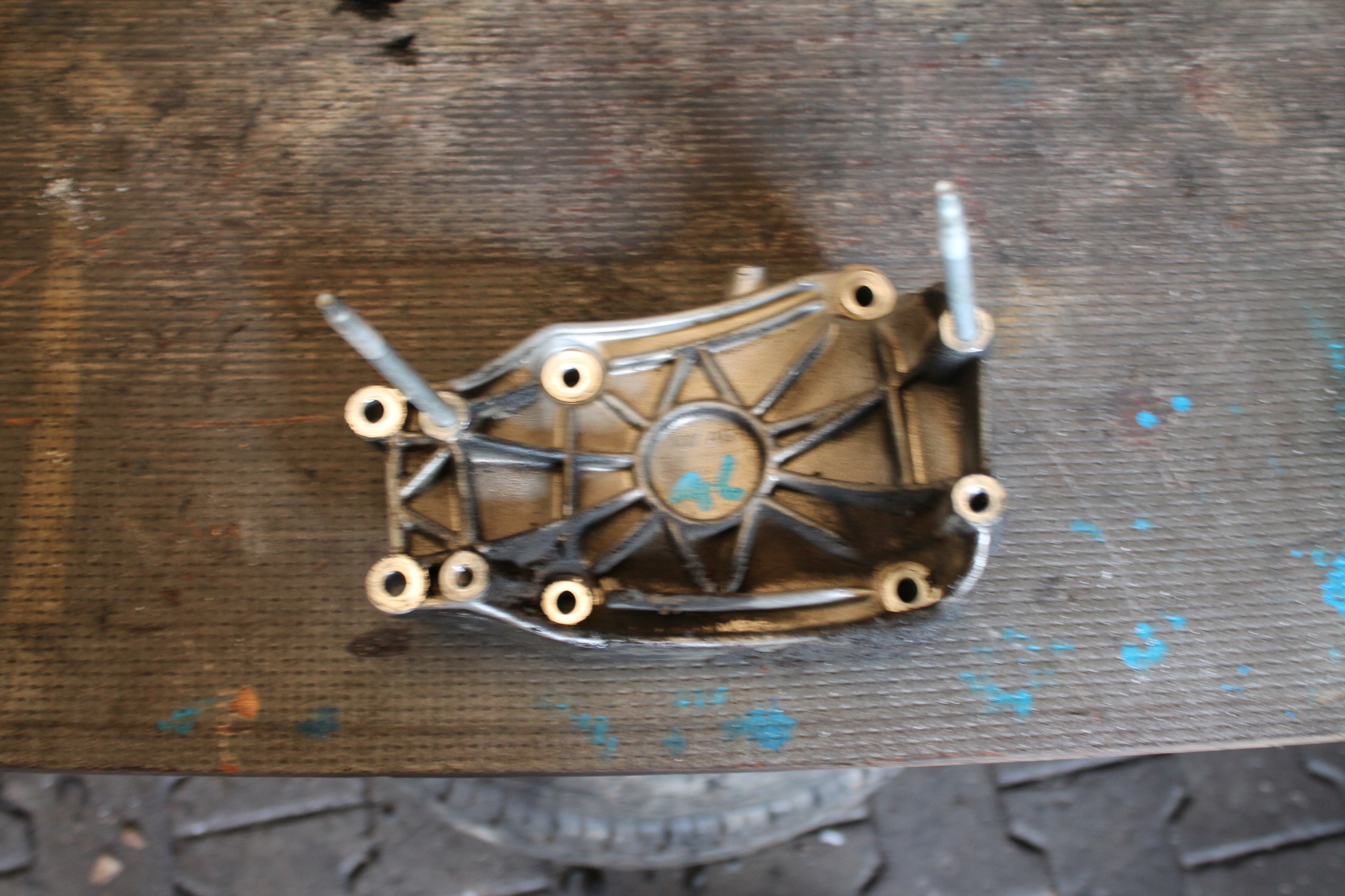 1059. support alternator AUDI 0P2903143A
