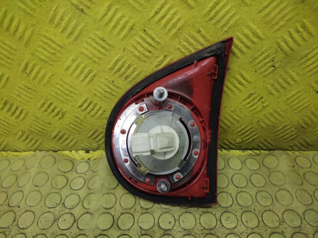 VW GOLF V light left rear part to the bonnet 1K6945093G