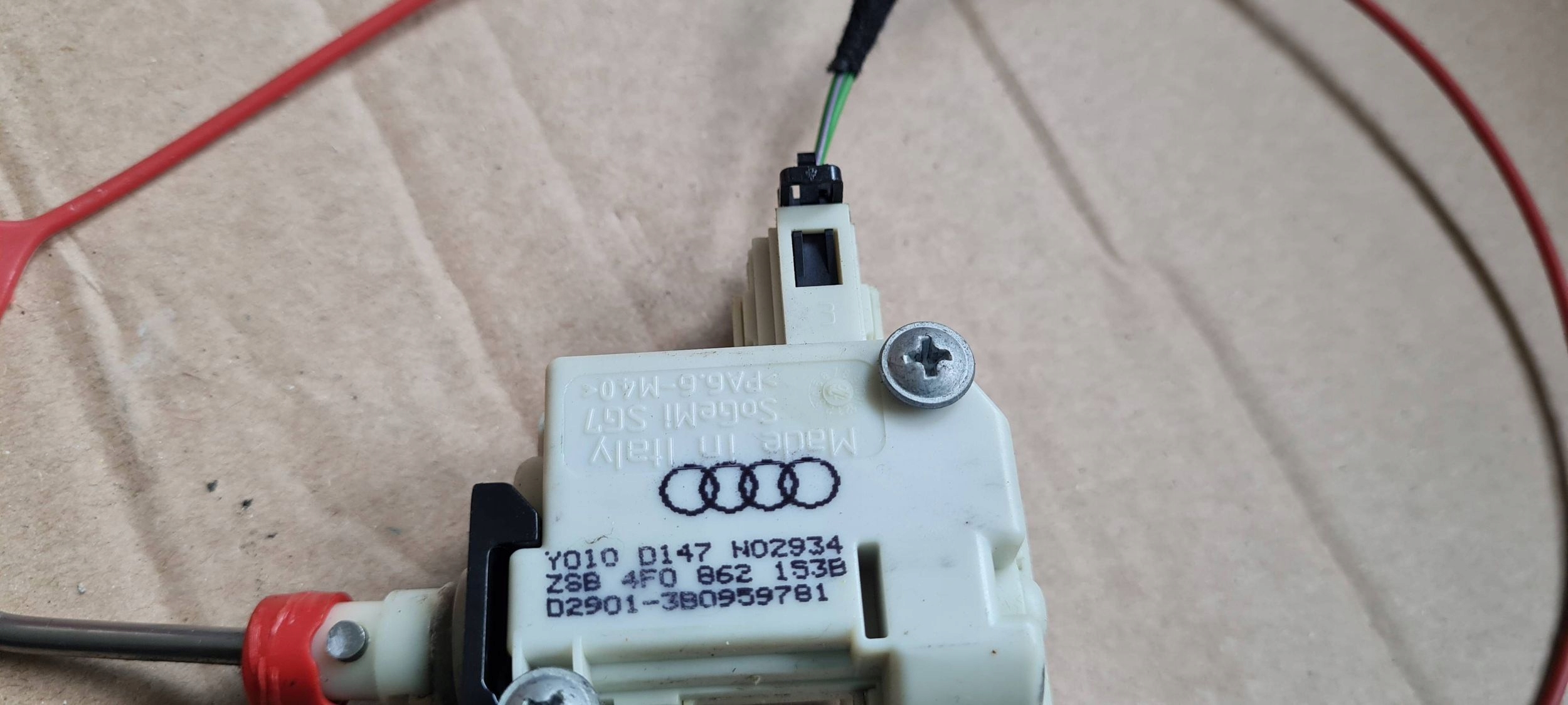 A6 C6 LIFT amortizer vratašca rezervoara goriva 4F0862153B