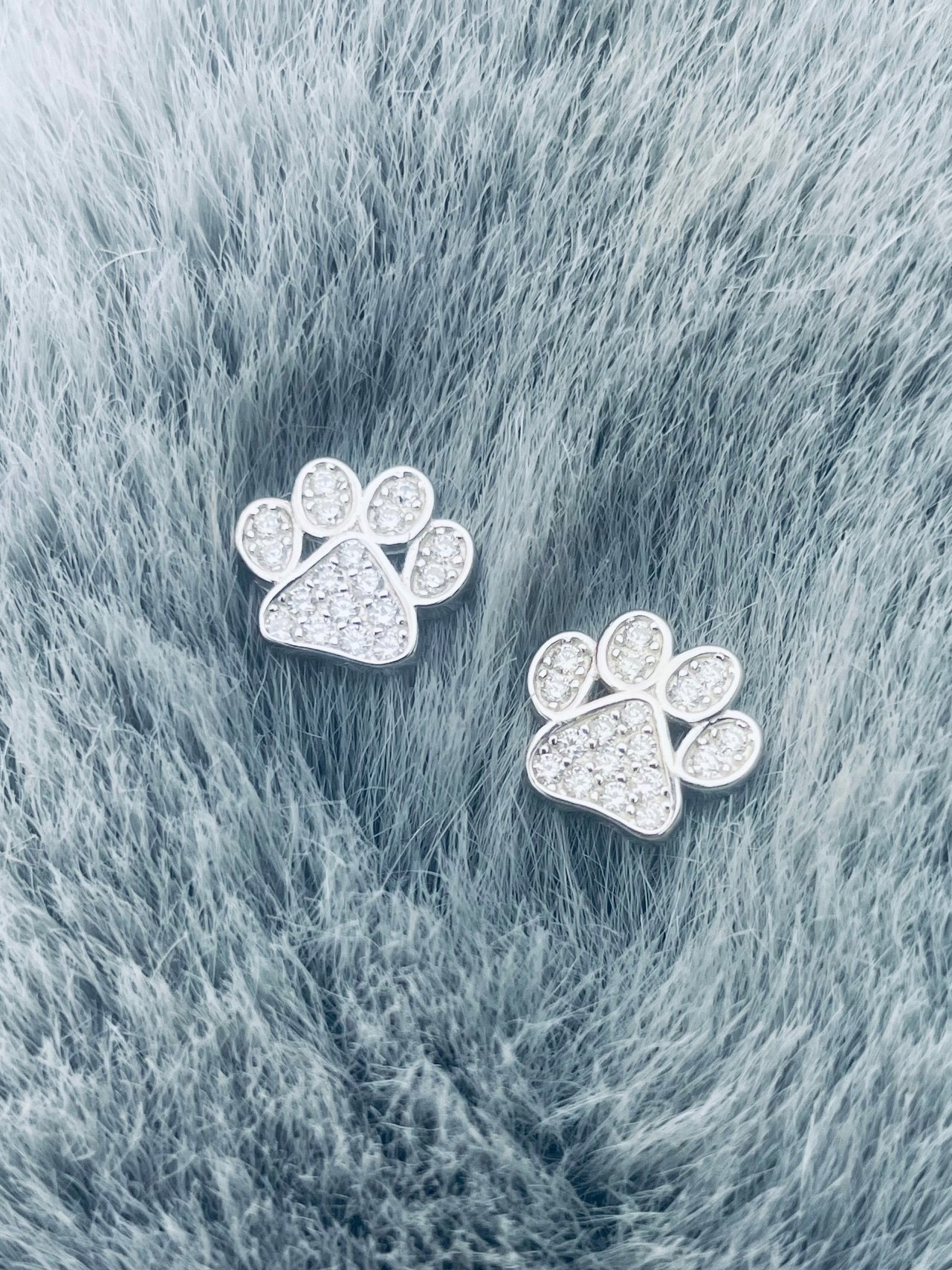 Stříbrné náušnice s psími tlapkami a zirkony