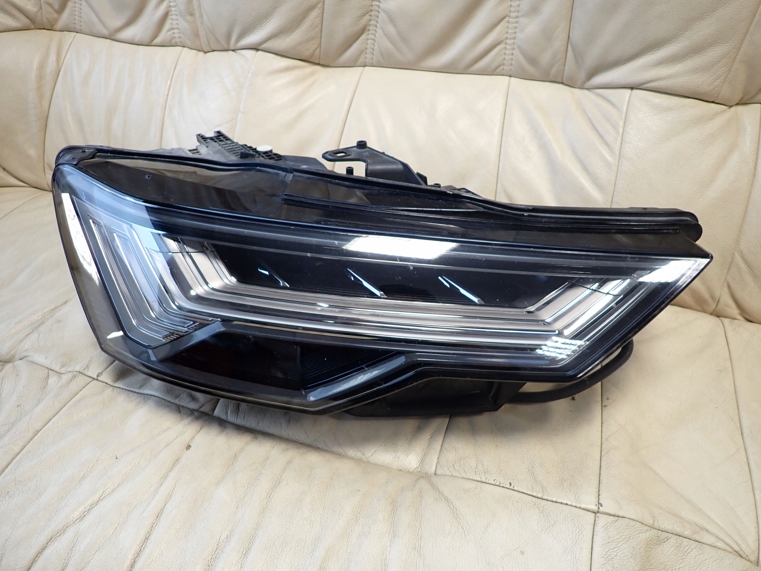AUDI A6 4K0 C8 18- light right FULL LED MATRIX