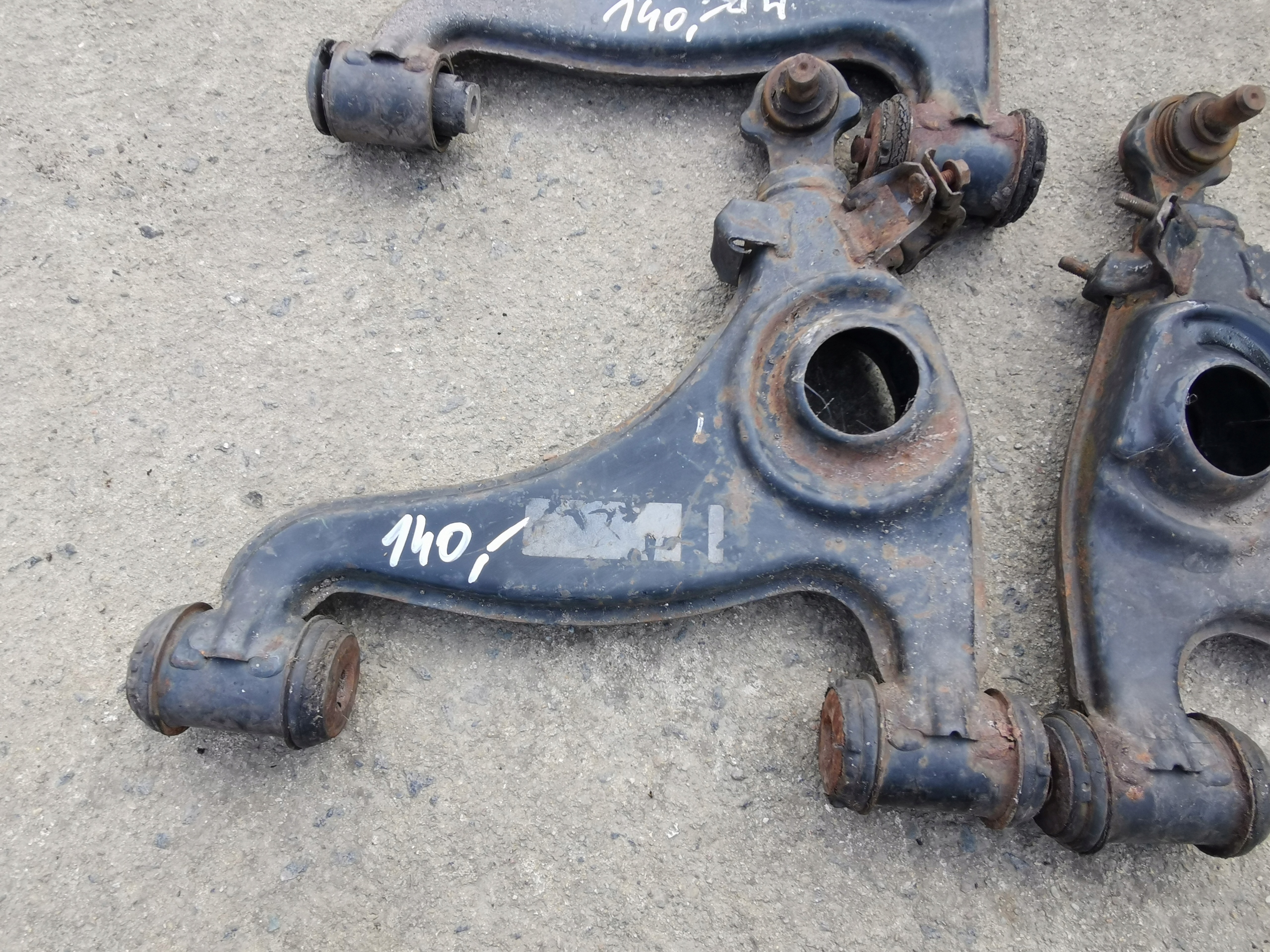 arm front right left lower Mercedes 124 W124