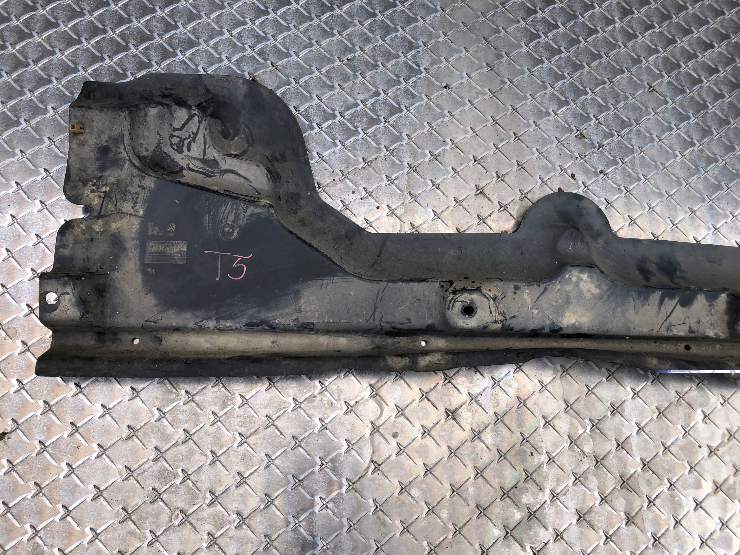cover chassis left VW T5 7H0825209C