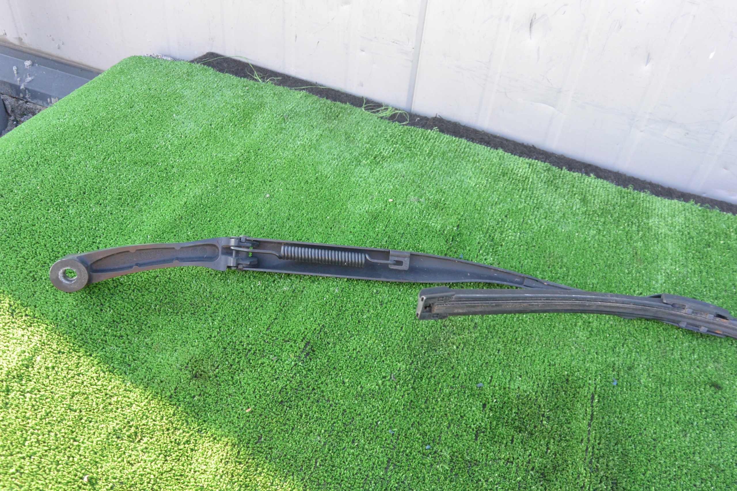 wiper arm left front MASERATI GHIBLI III