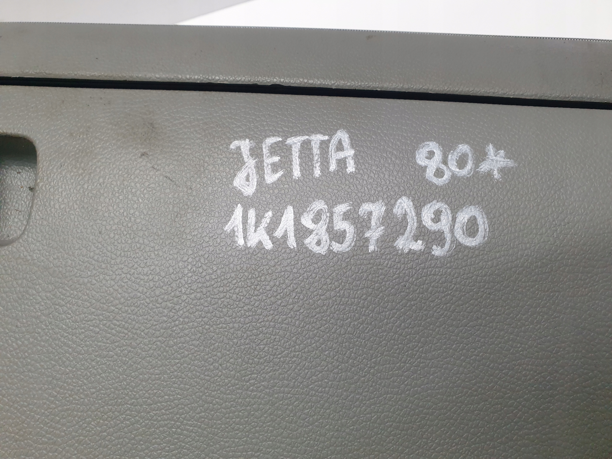 бардачок пассажира vw JETTA 1K1857290