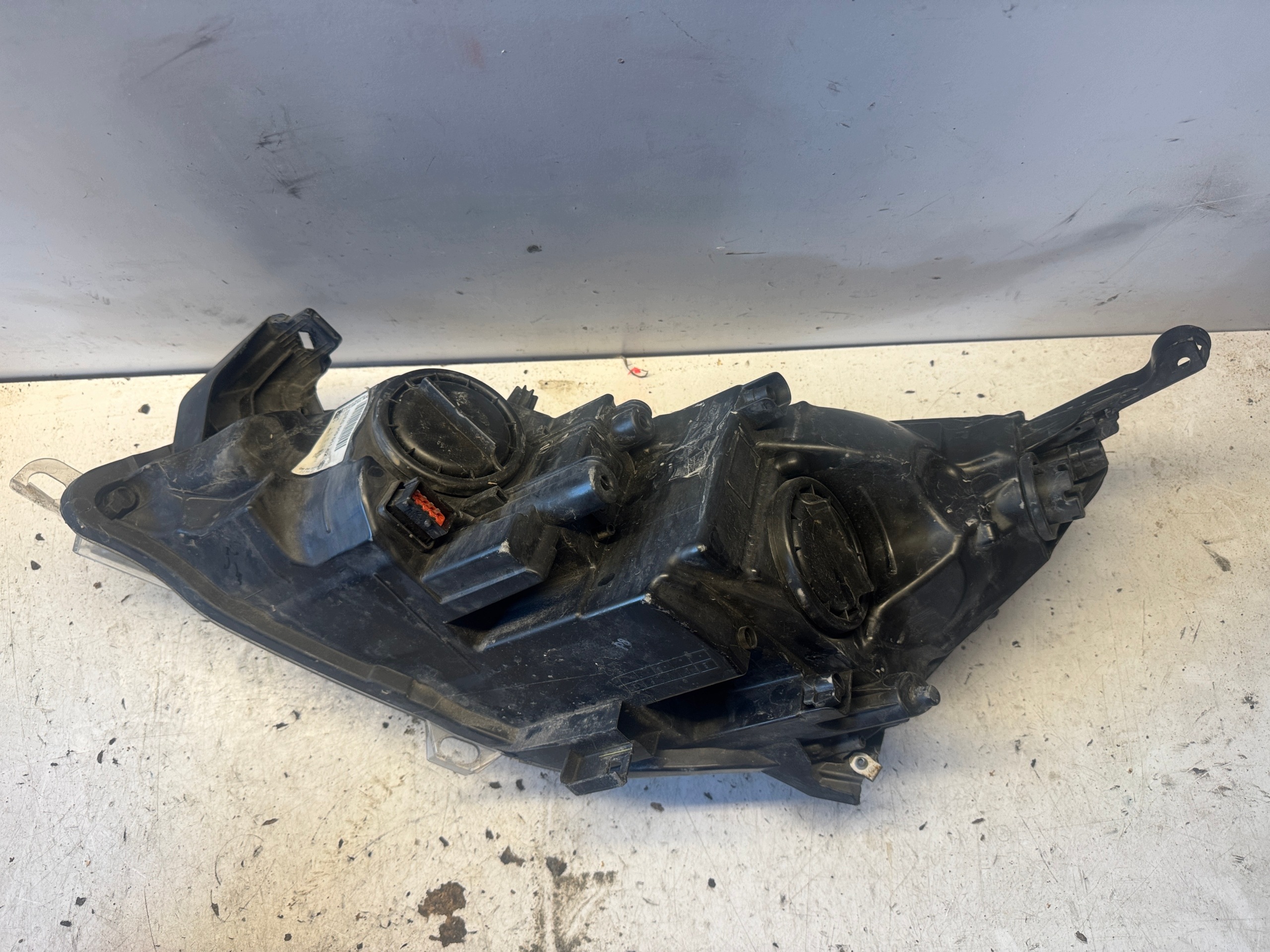 OPEL ASTRA J LIFT REFLEKTOR right front light right CIEMNA H7 13371596 EU