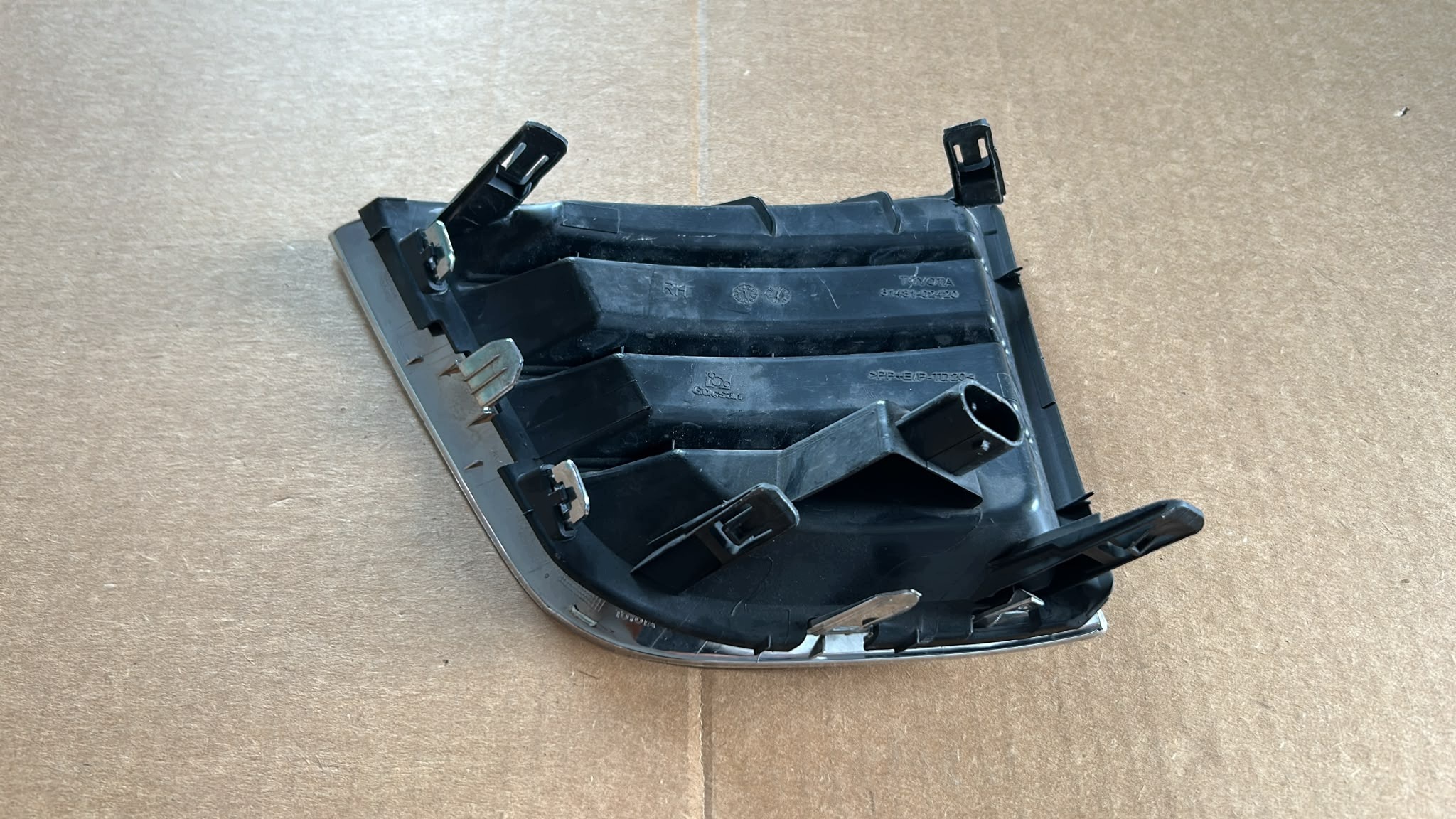 grid spoiler of a bumper fog lights CHROM right front TOYOTA COROLLA E16 E18