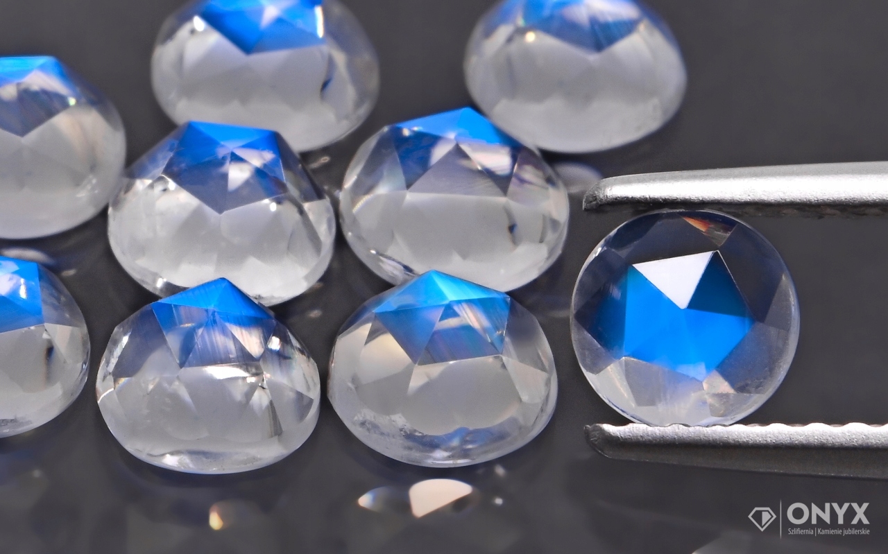 Měsíční kámen Aa fazetovaná růžice kulatá fi