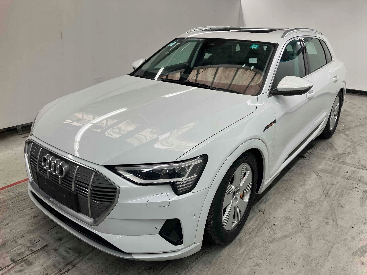 Комплект перед БАМПЕР КАПОТ Audi е-трон 55 Ls9r