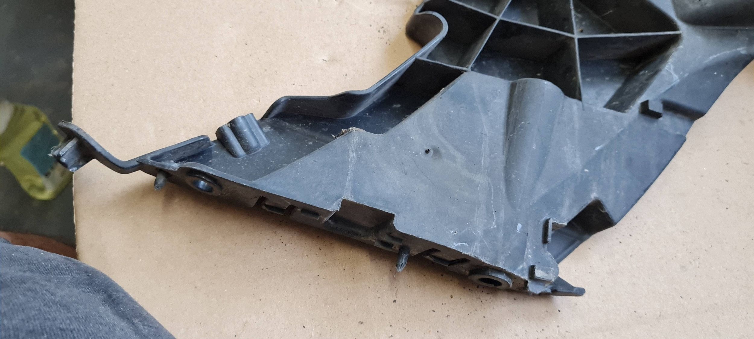 A7 4G S7 bracket support holder of a bumper right front 4G8807284C