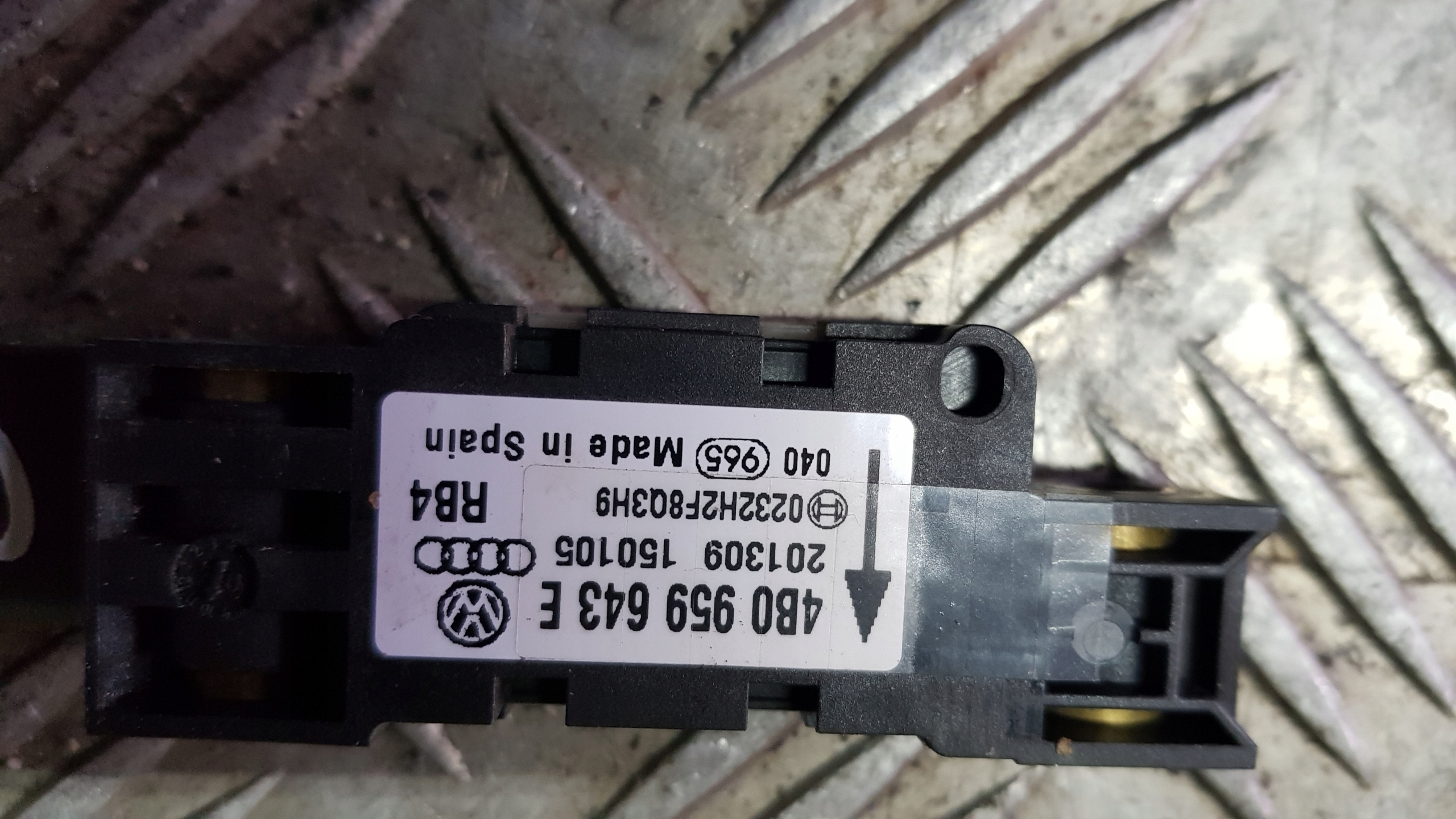 AUDI A8 D3 Module Capteur choc 4B0959643E