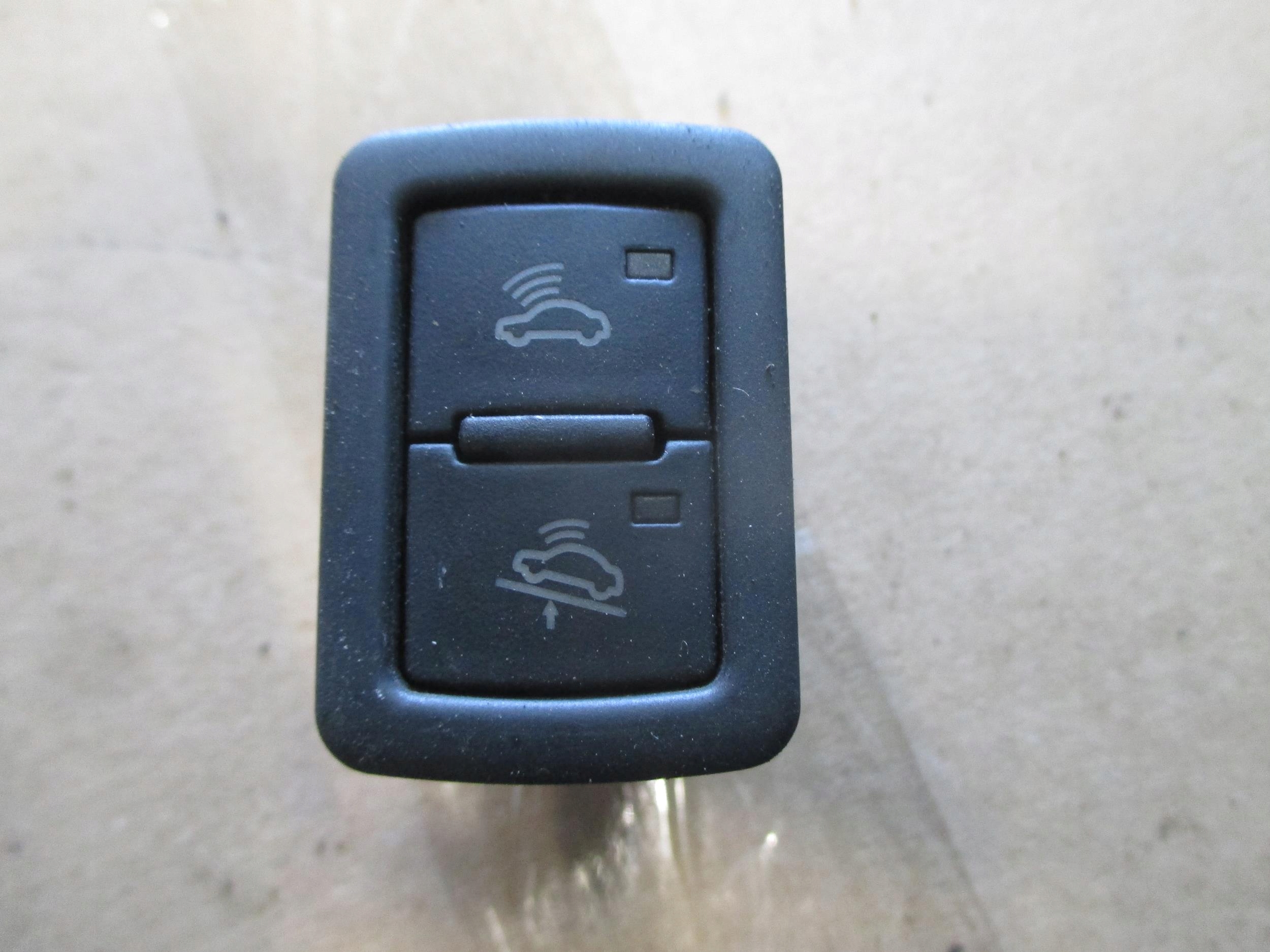 AUDI A6 C6 04-11 PRZEŁACZNIK ALARMU 4F0952109