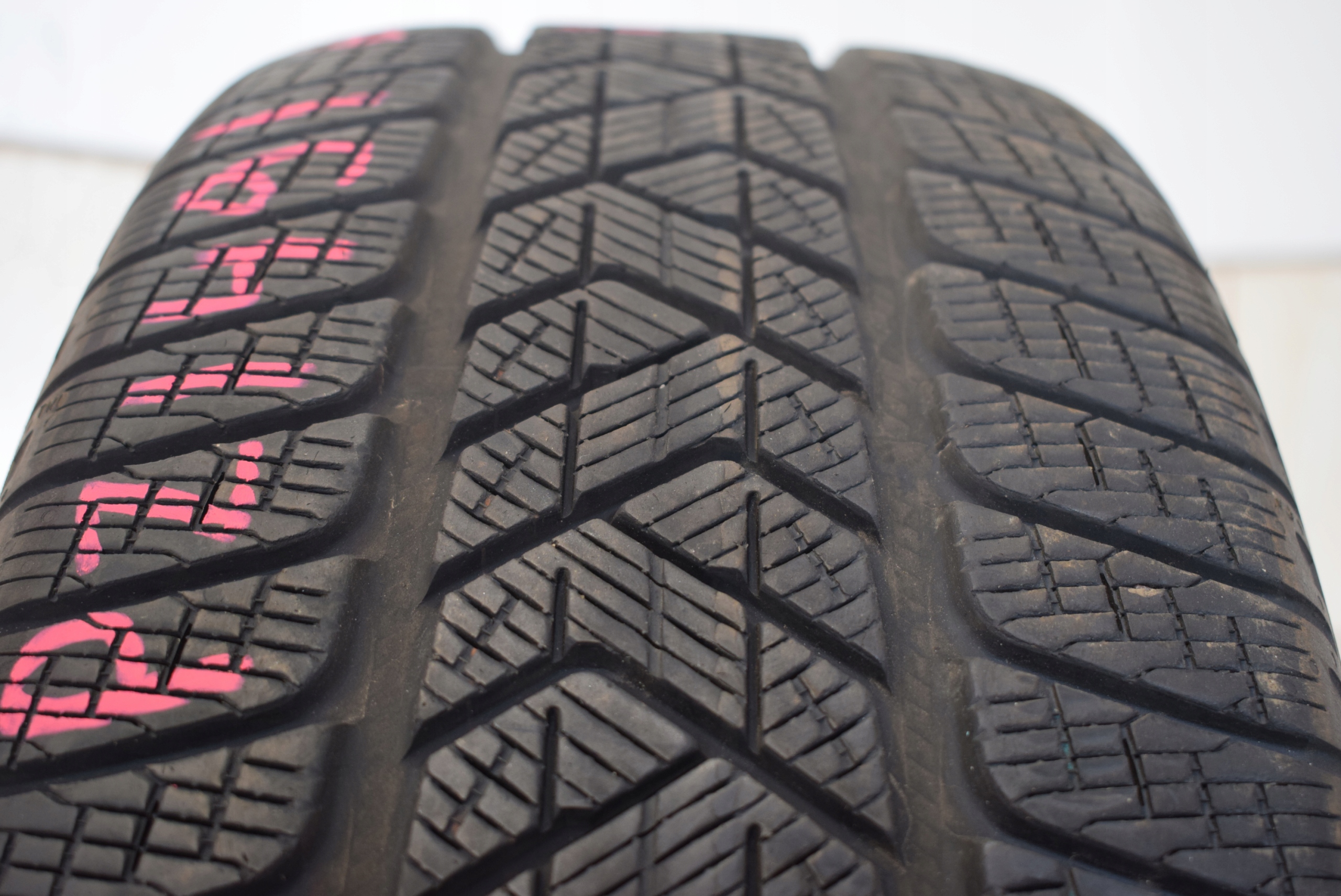 R18 235 60 Pirelli Scorpion Winter MO Pojedyncza