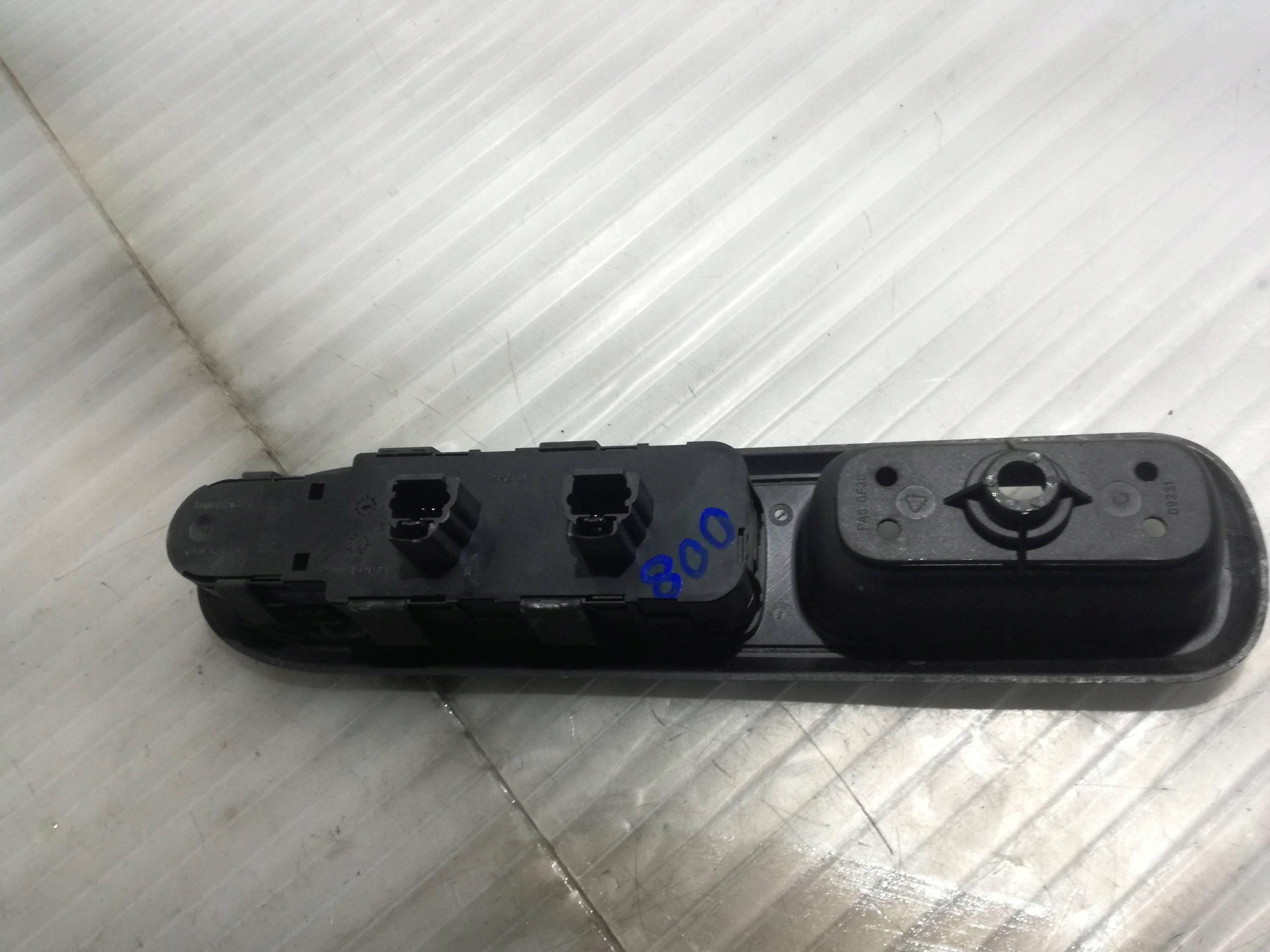 Peugeot 407 2005 1997cm3 Panel window control switch 96468704XT