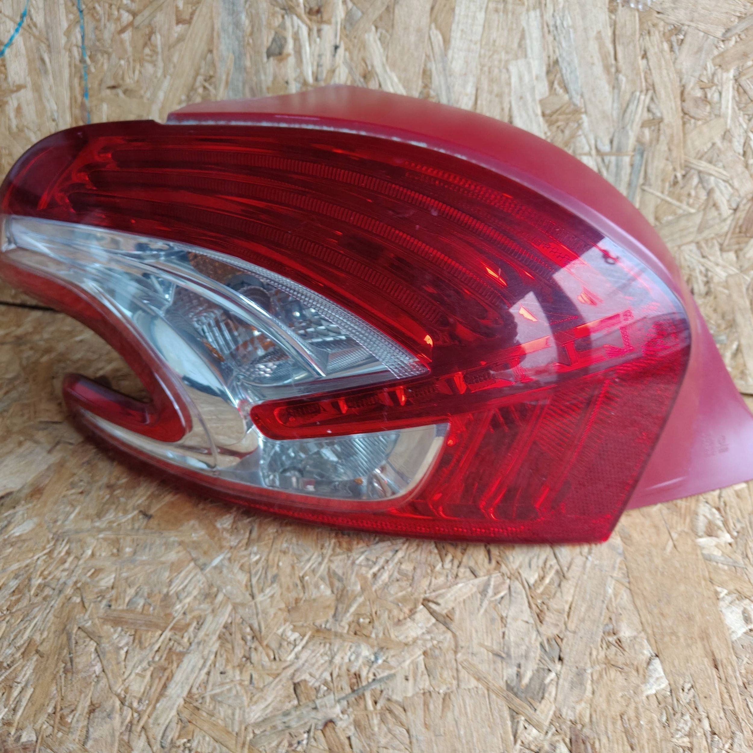 light rear rear part side left Peugeot 208 9672628280