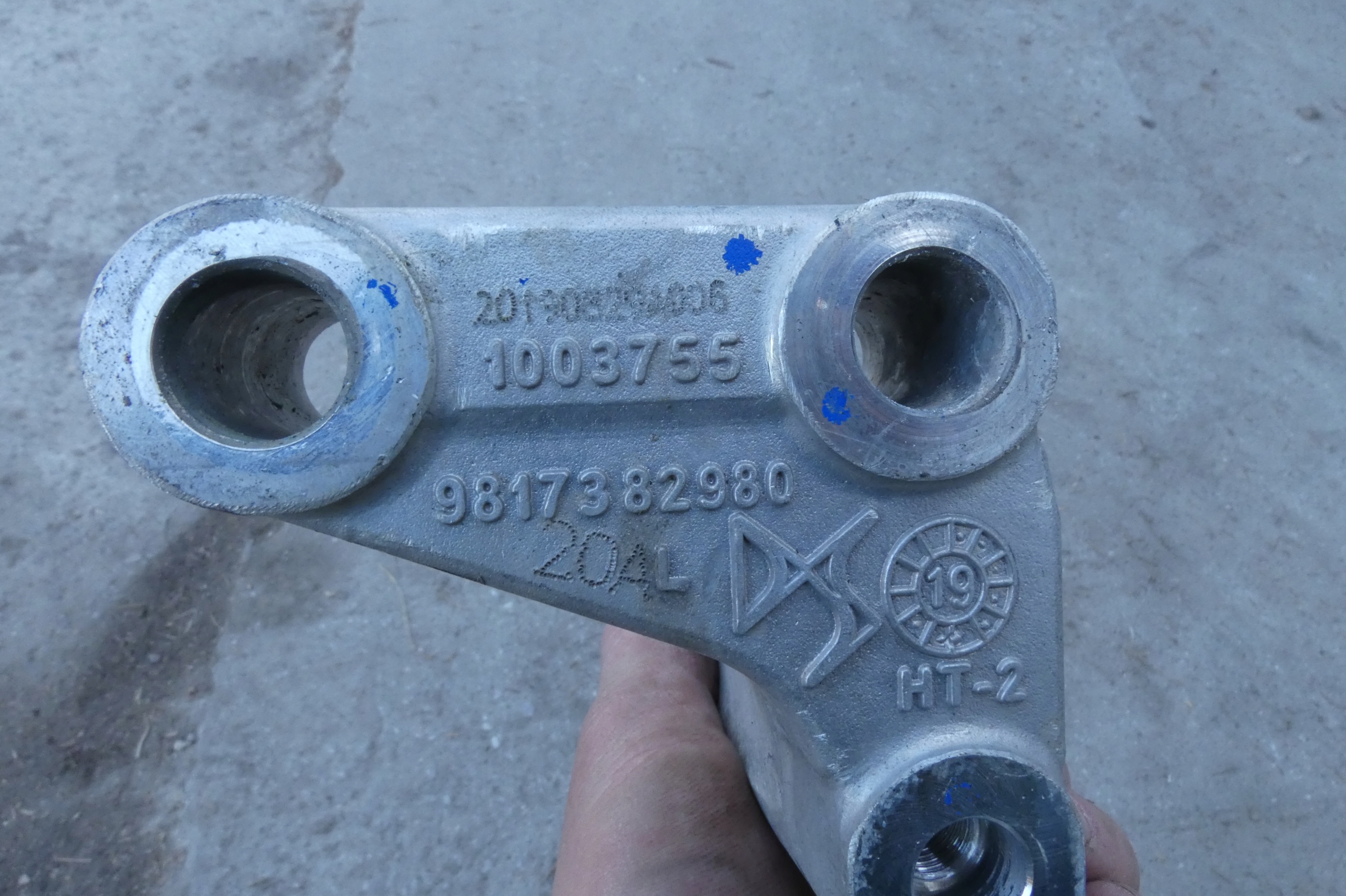 DS9 1.6 THP axle beam subframe axle beam front 94703M01