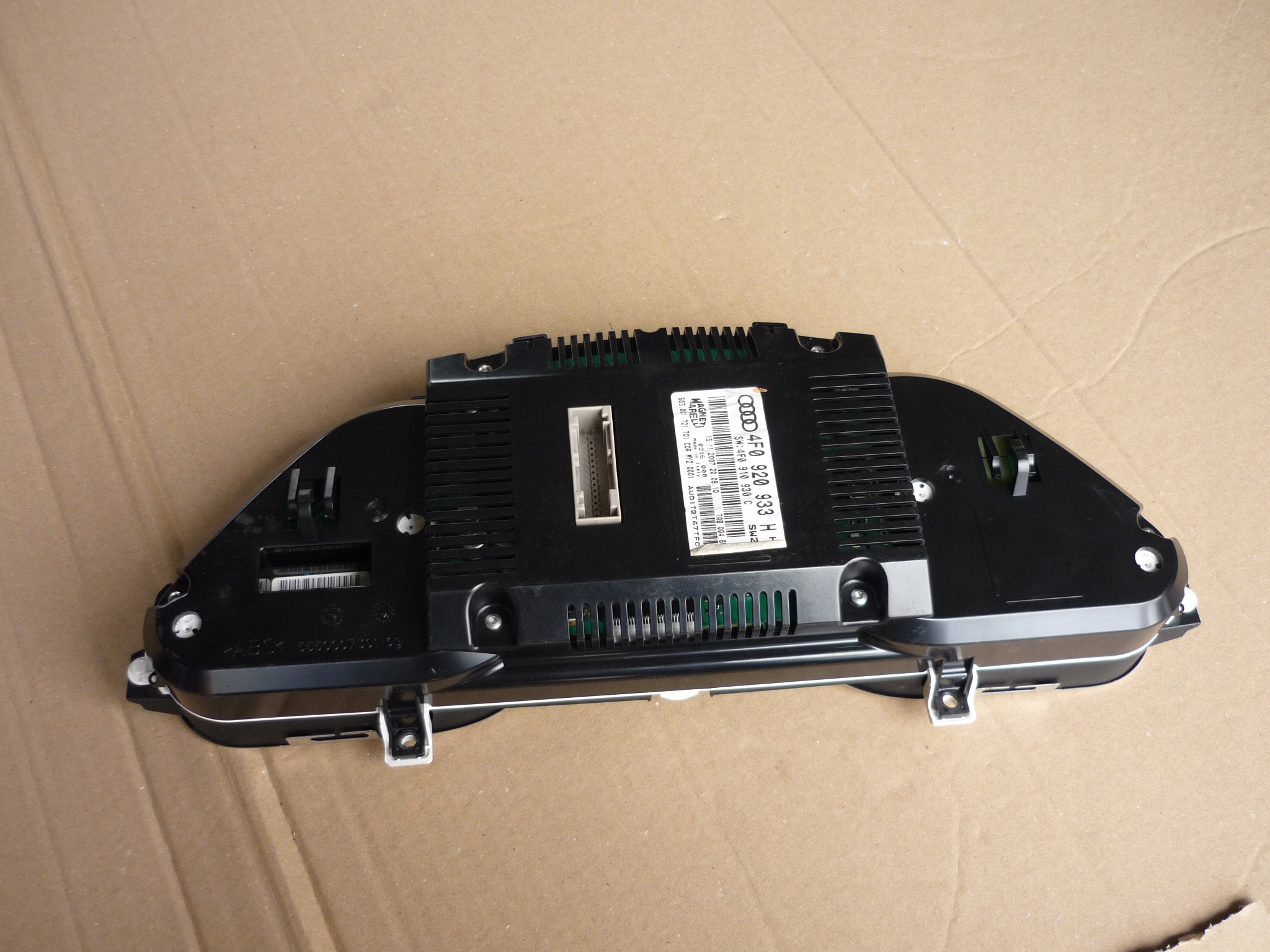 спидометр Audi A6 C6 4F0920933H Бензин европа