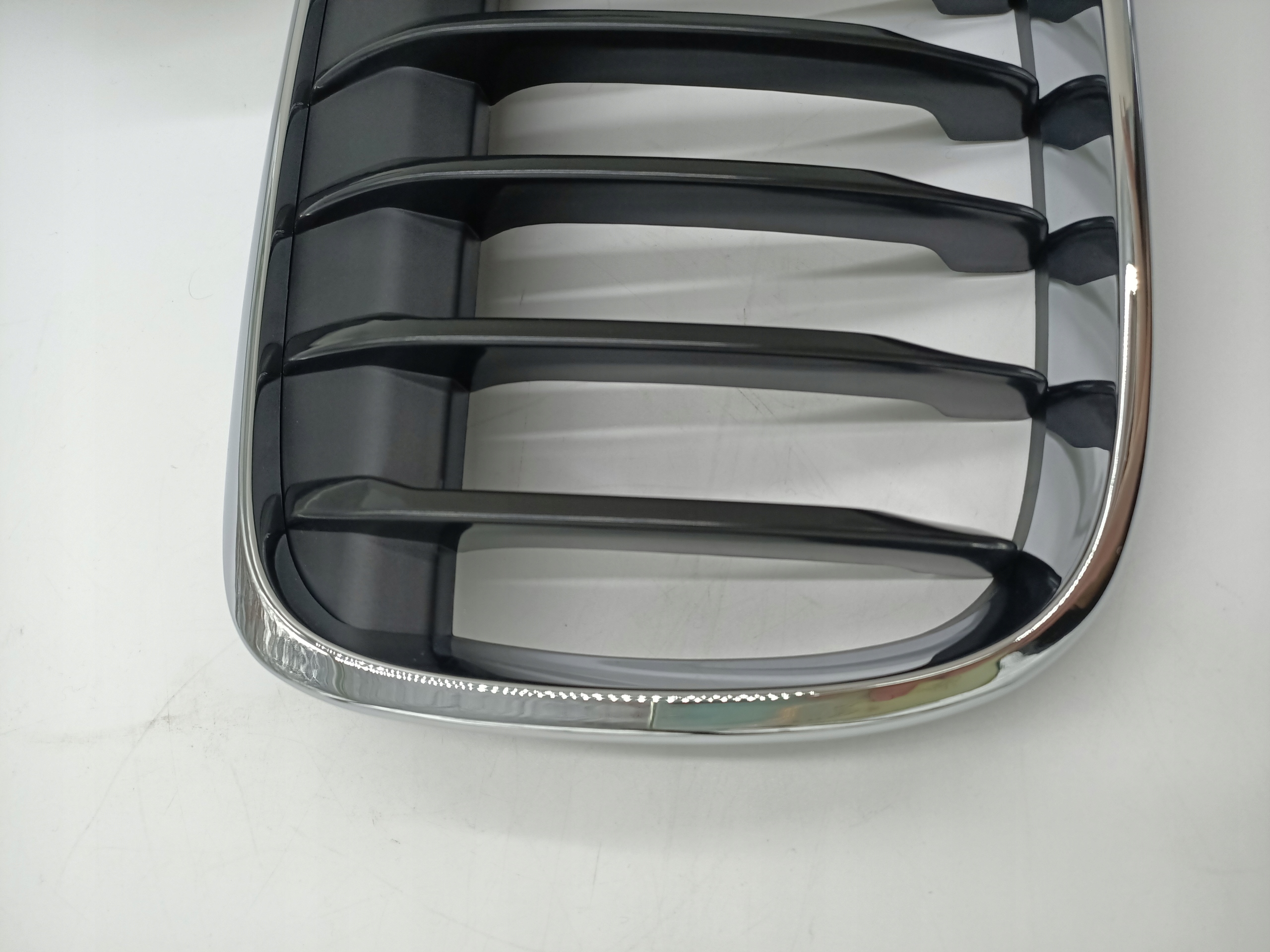 NOWA ATRAPA NERKA CHROM GRILL BMW X1 F48 7383363 L Part number 51117383363 7383363
