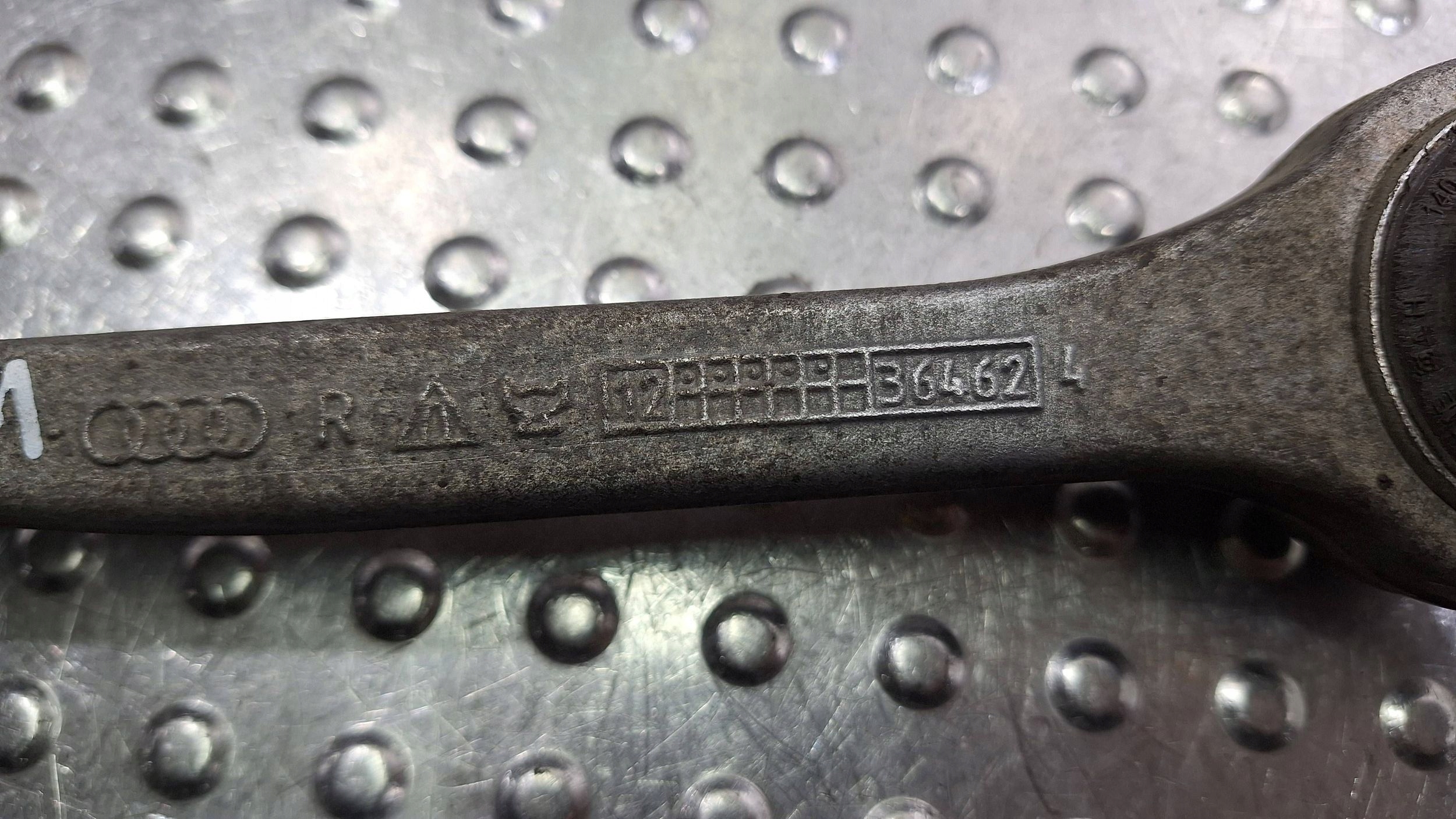 arm right front upper 8K0407506B 8K0506B AUDI A4 B8 A5 8T Q5 8R