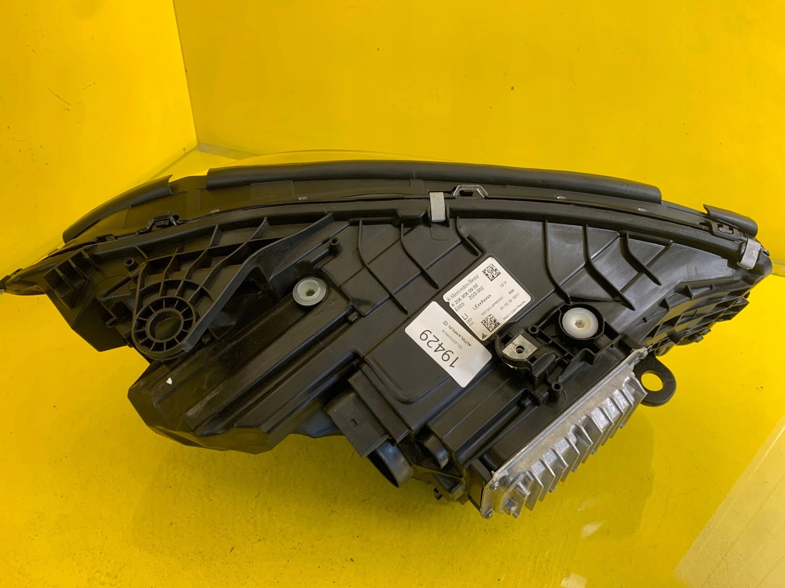 light left MERCEDES C-KLASA W206 A2069060902