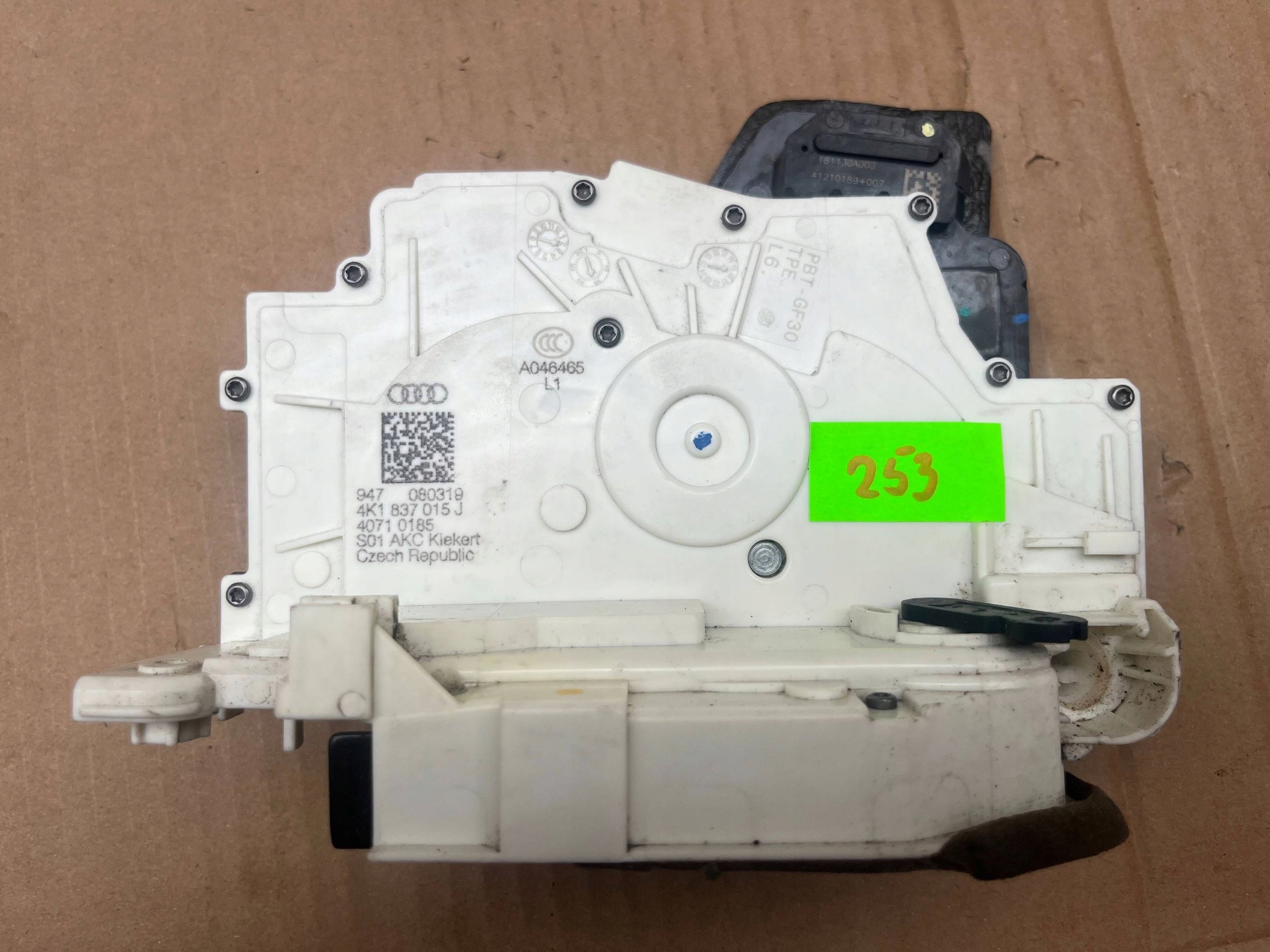 AUDI A6 C8 4K lock door left front 4K1837015J original !