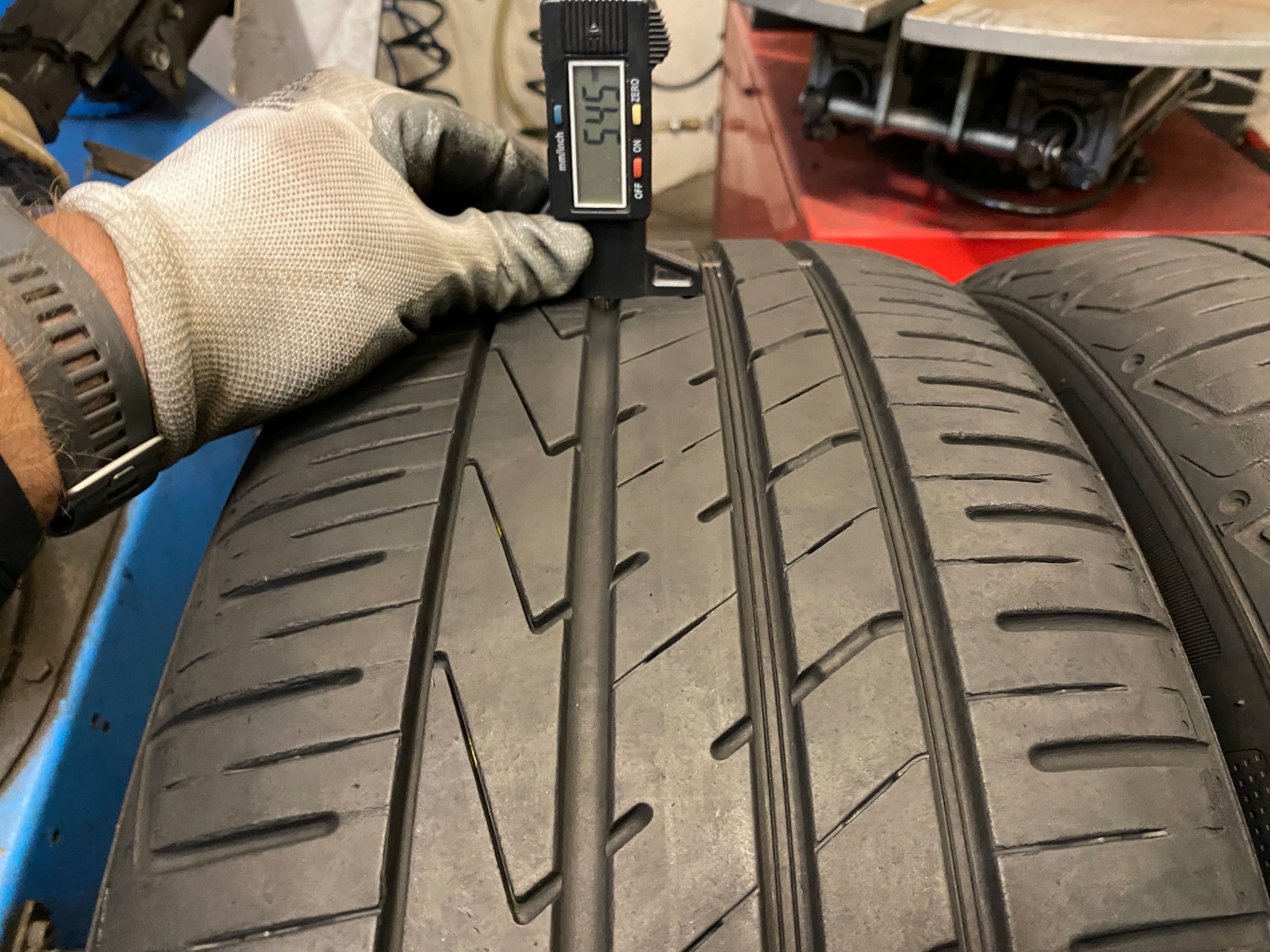 4 tyres summer 235/50R19 Hankook S1 Evo2 SUV 6,5mm