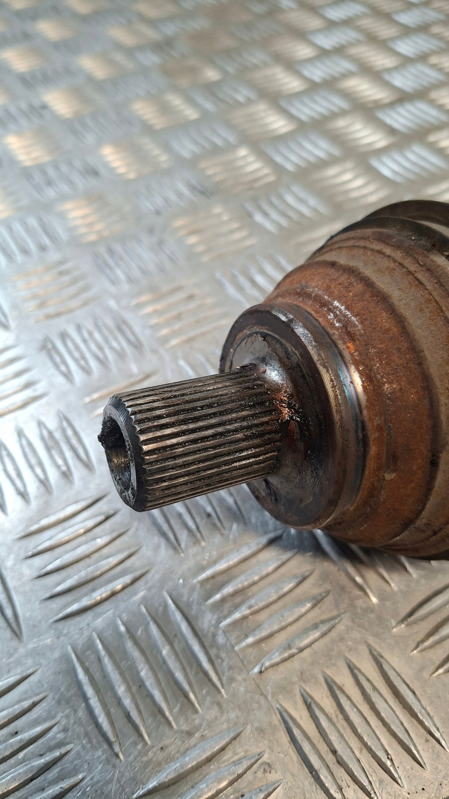 semi-axis left VW PASSAT B6 2.0FSI AUTOMAT