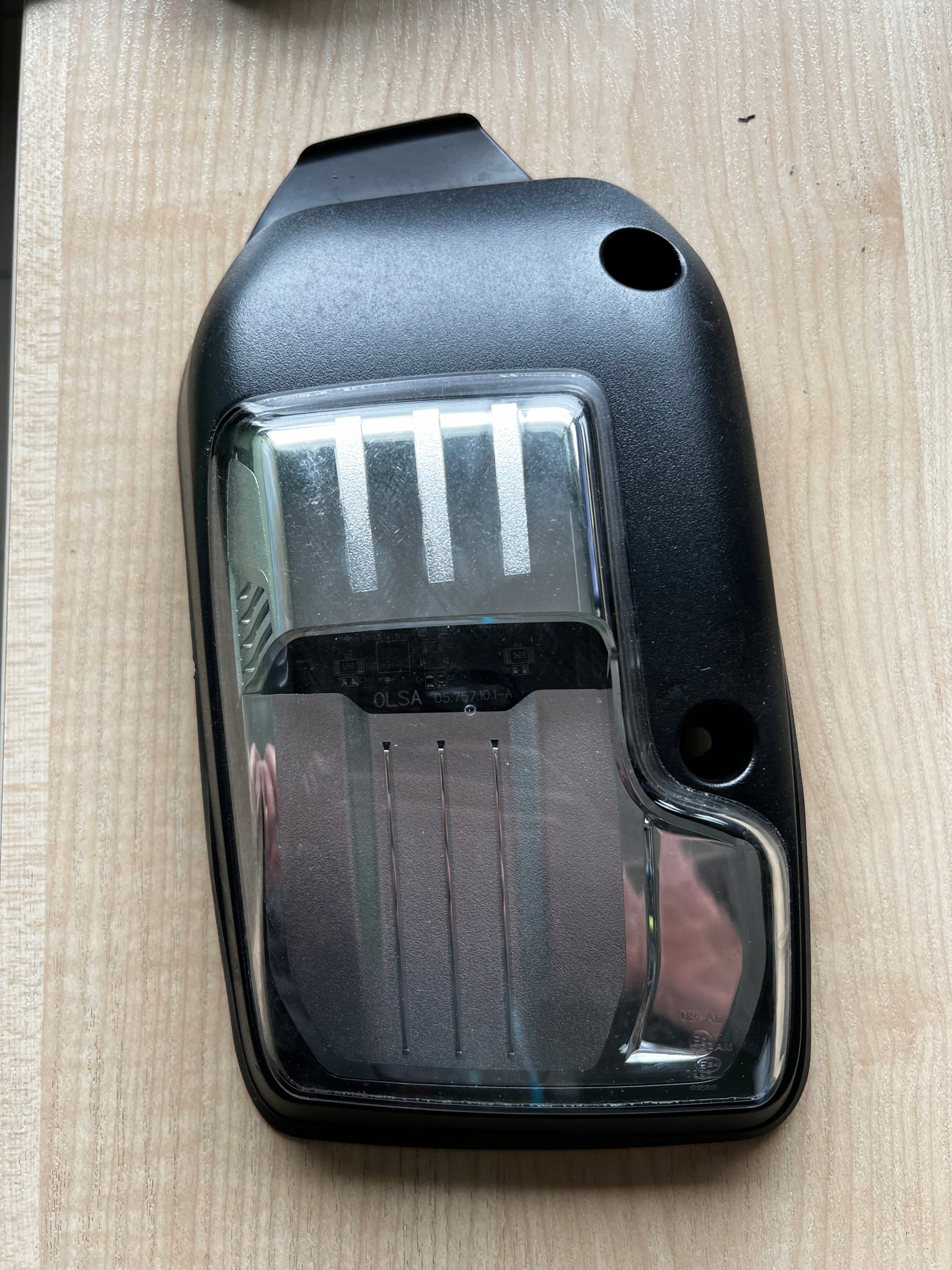 OBRYSÓWKA LAMPKA LED LEWA IVECO DAILY 2014-