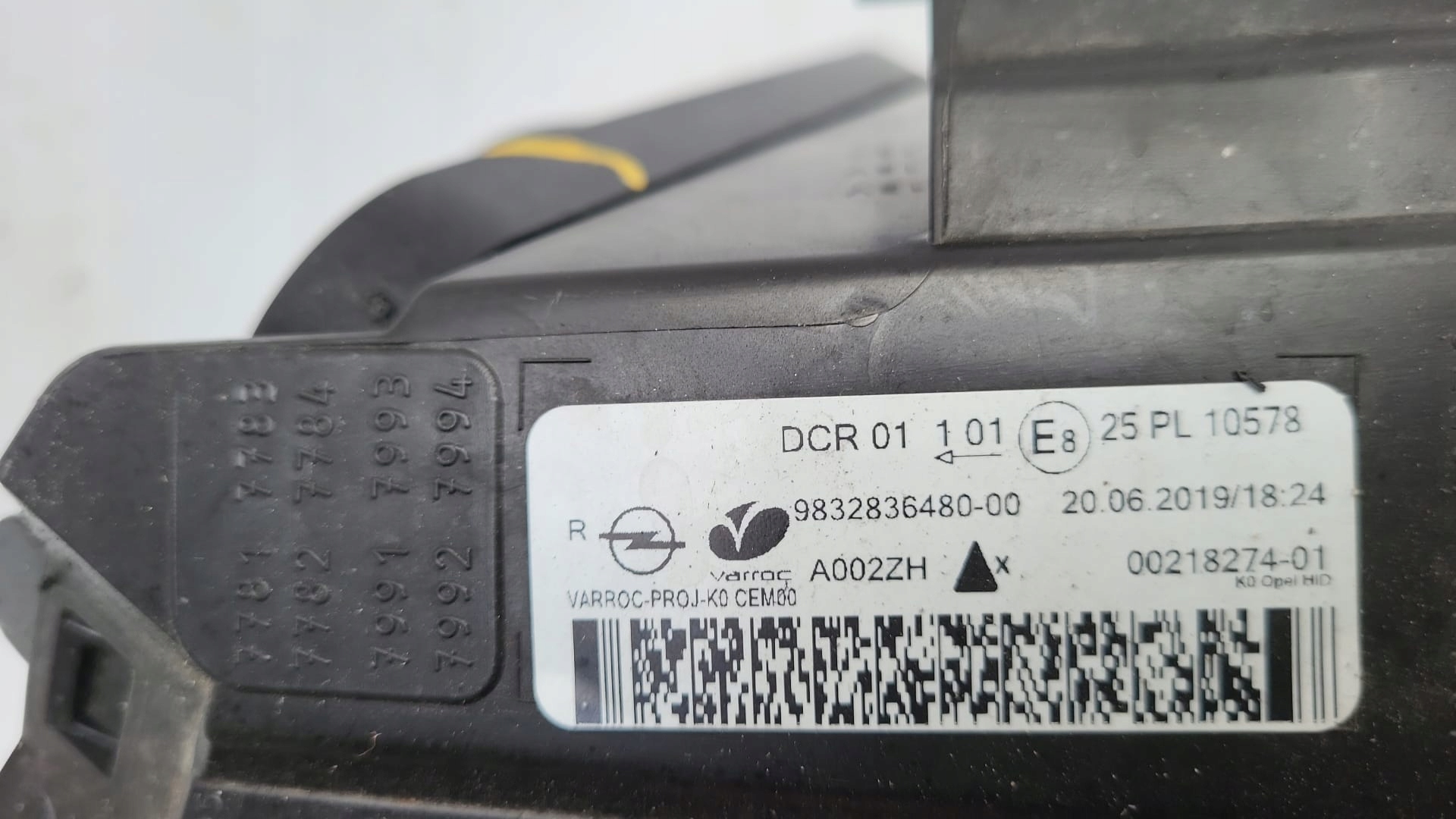 OPEL VIVARO C ZAFIRA D 19- light right front front XENON 9832836480