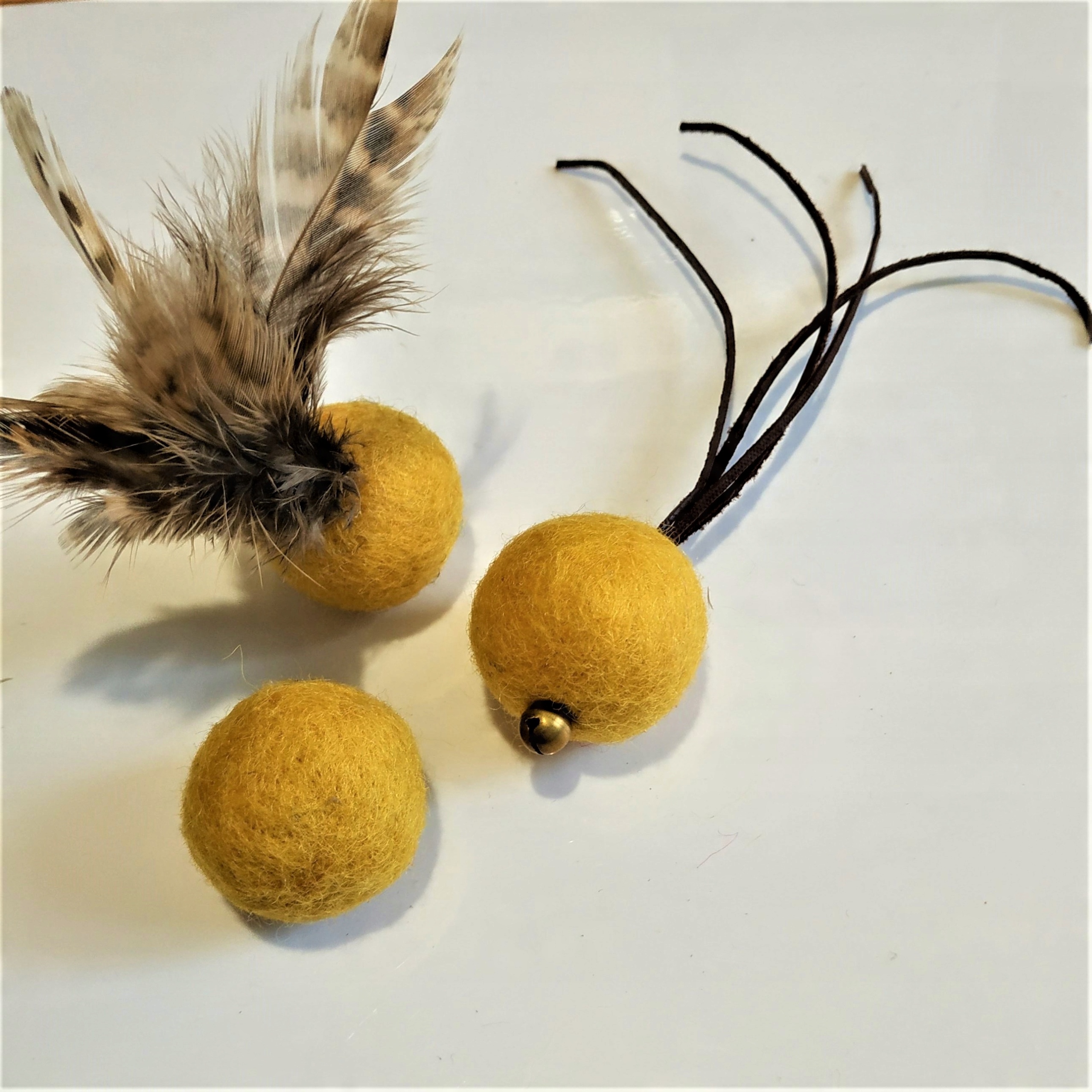 

wełniana piłeczka Wool Wool dla kota zestaw żółta