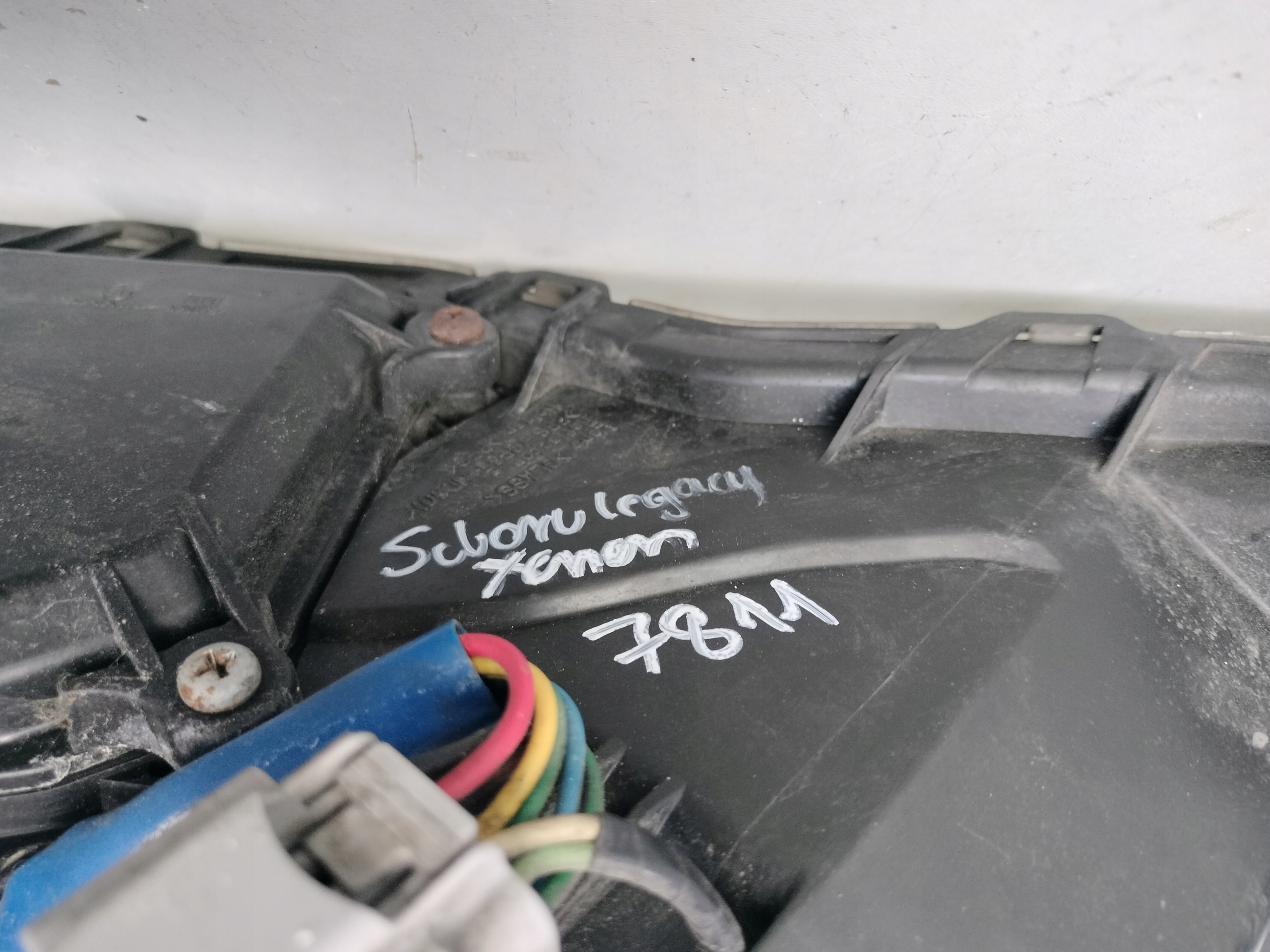 light right REFLEKTOR SUBARU LEGACY OUTBACK 09- XENON