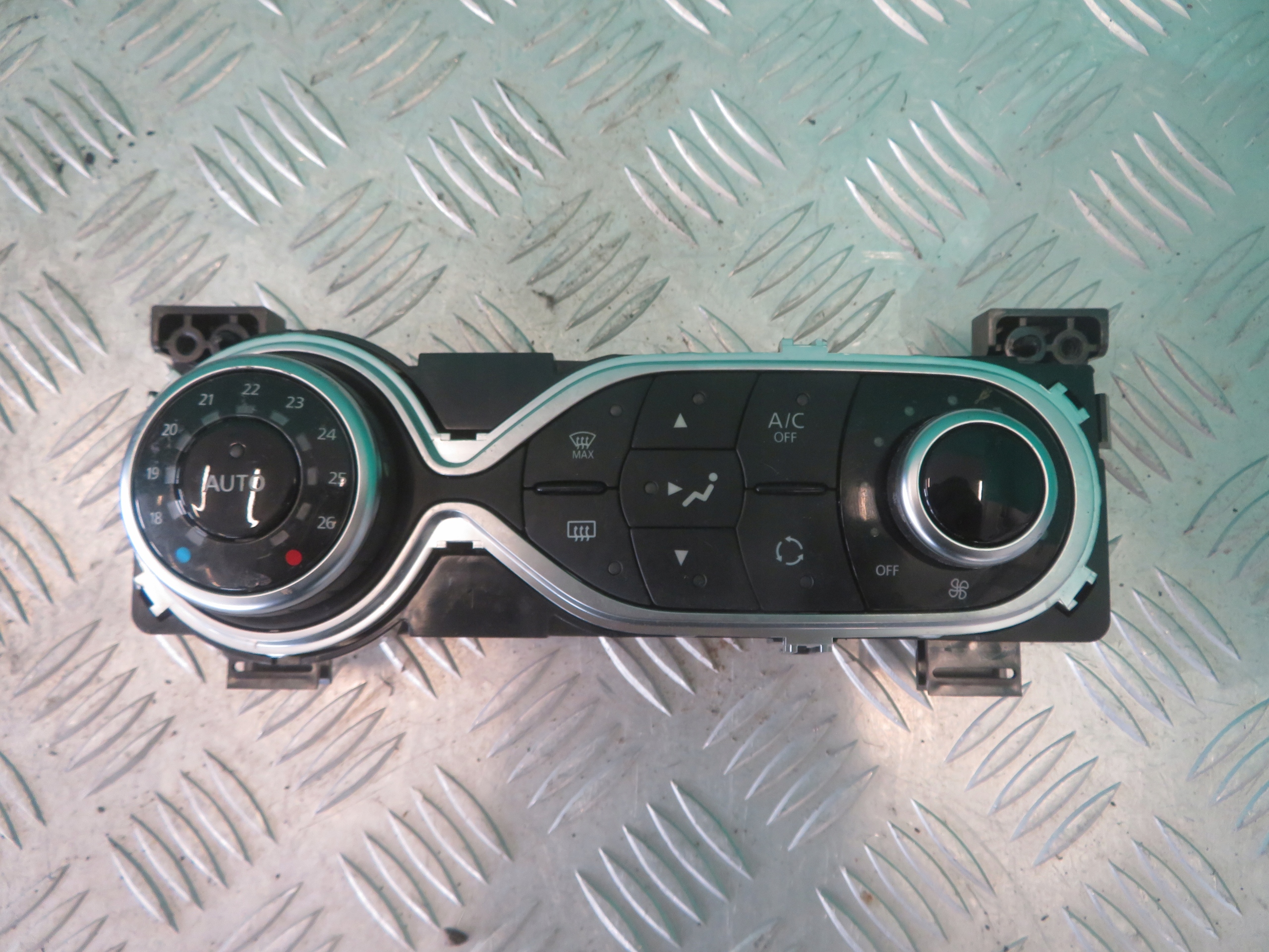 PANEL klími klimatizaci RENAULT TRAFIC 2.0 20R 275105737R