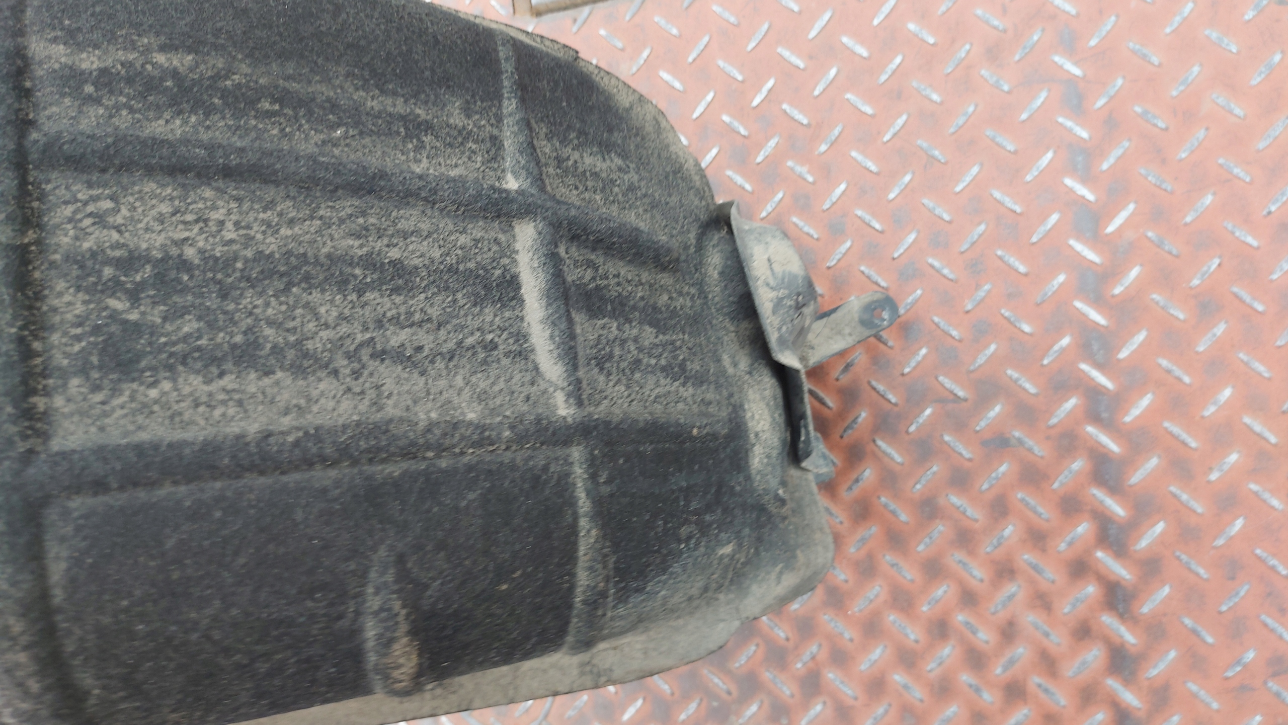 mudguard left rear part SKODA SUPERB III