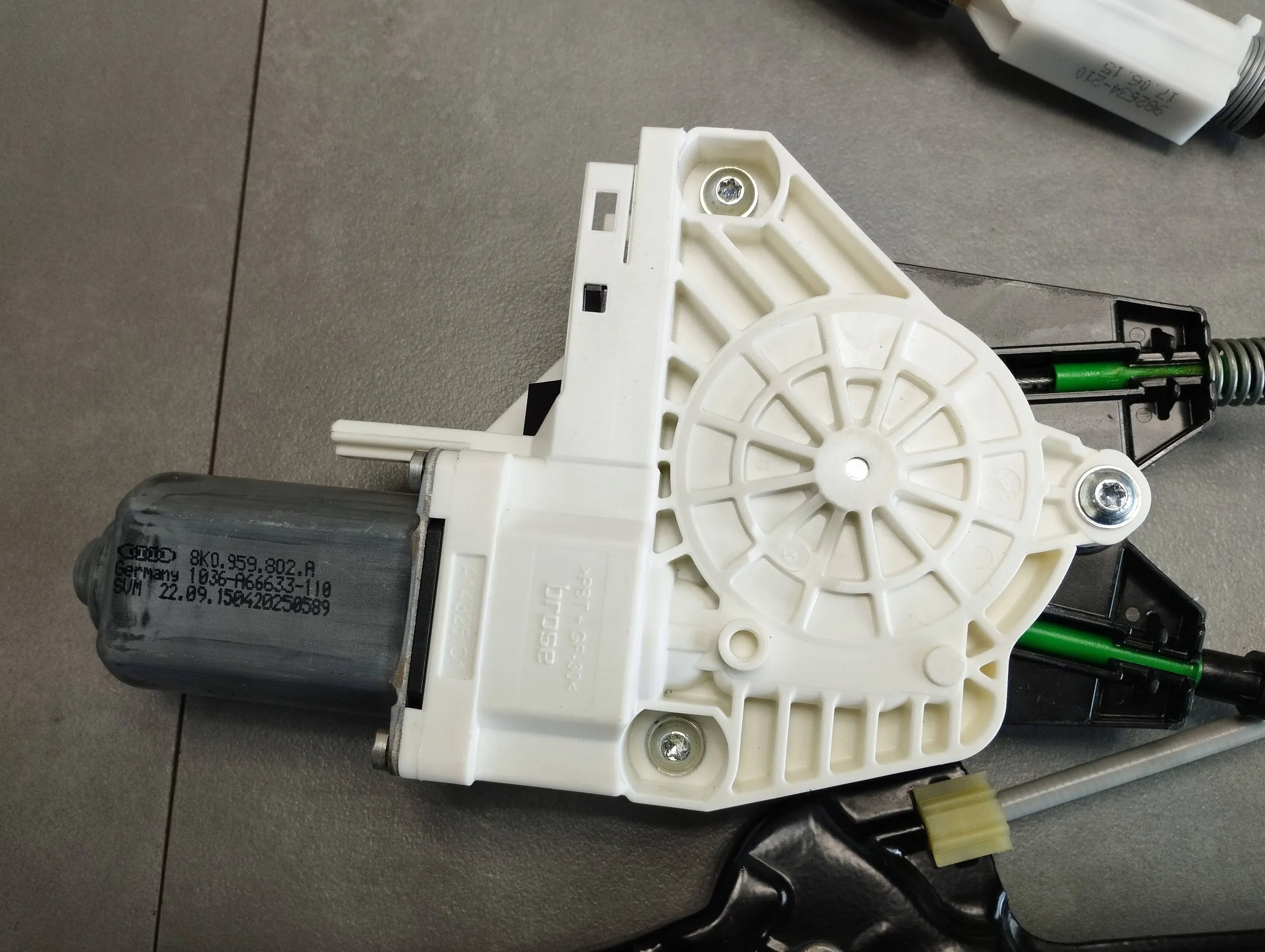 Audi A5 8T mechanism windows left rear part 8T8839461C