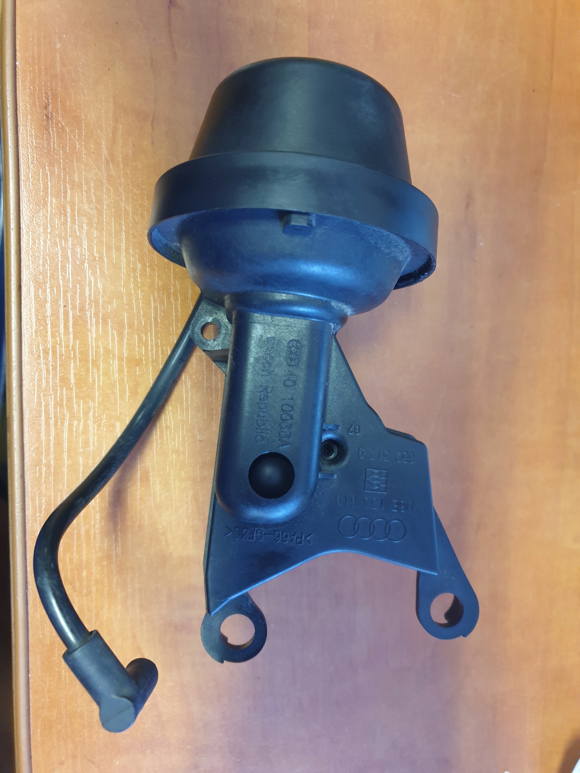 Регулятор клапанов коллектора A4 AUK 3.2 FSI 06E133619