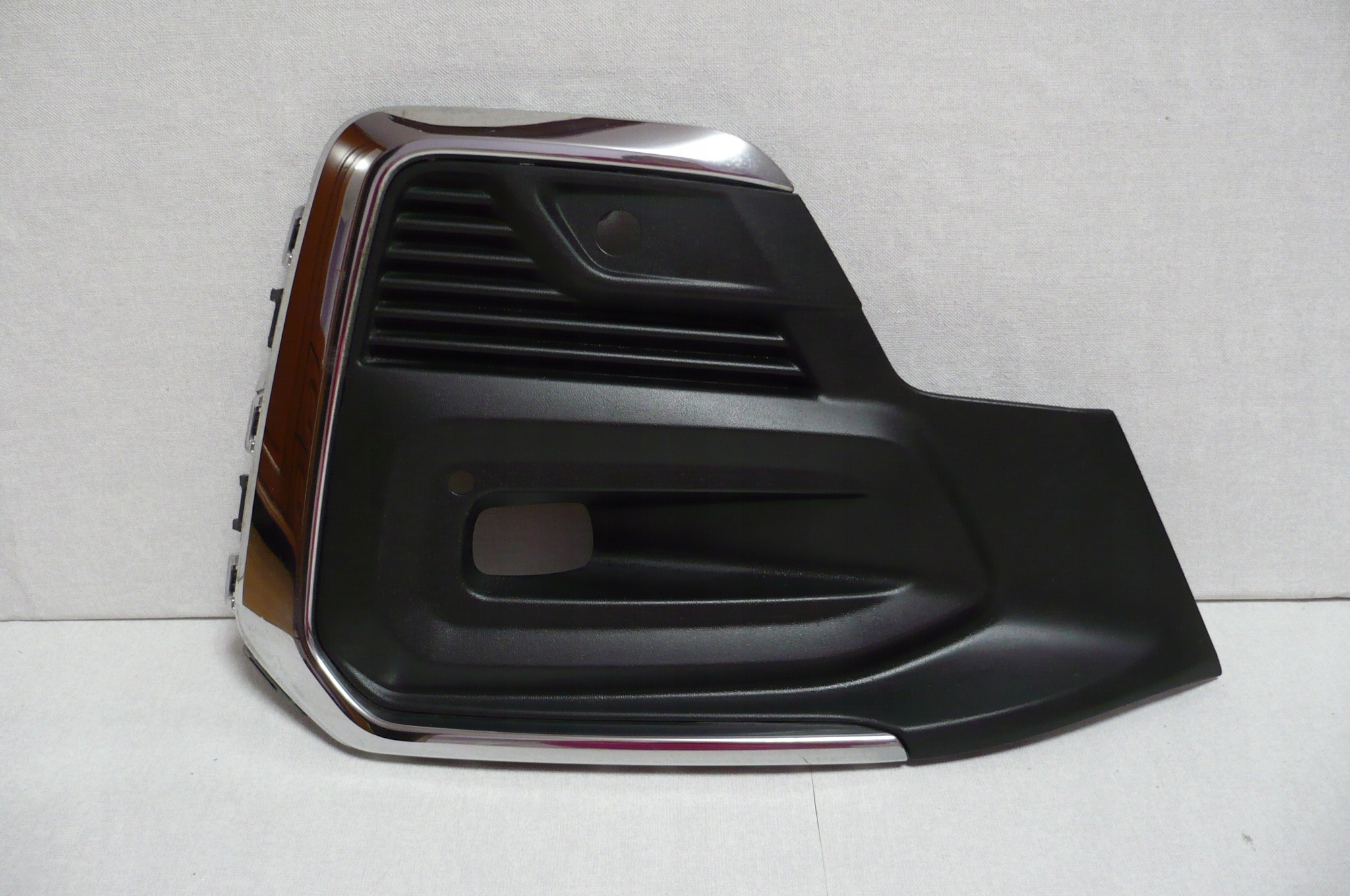 FORD TOURNEO CONNECT III grid of a bumper right front 22->