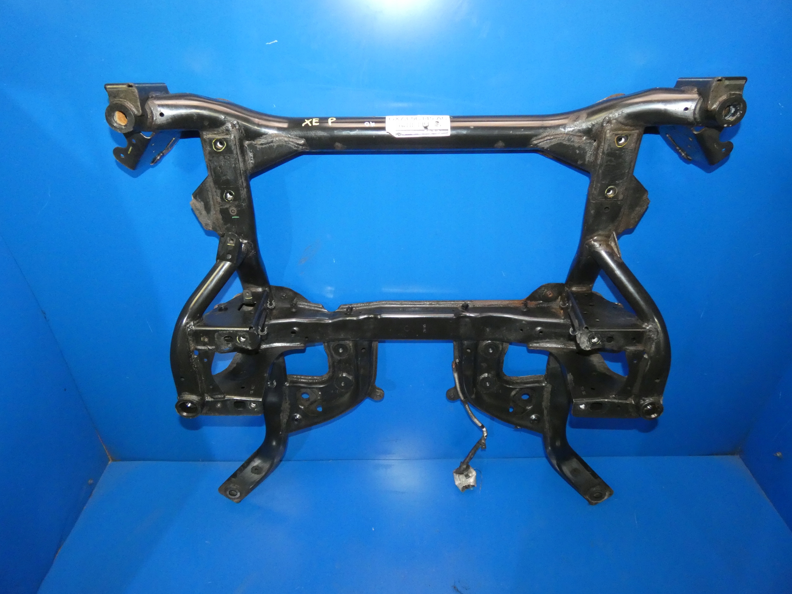 JAGUAR XE X760 2.0 D axle beam subframe below engine front