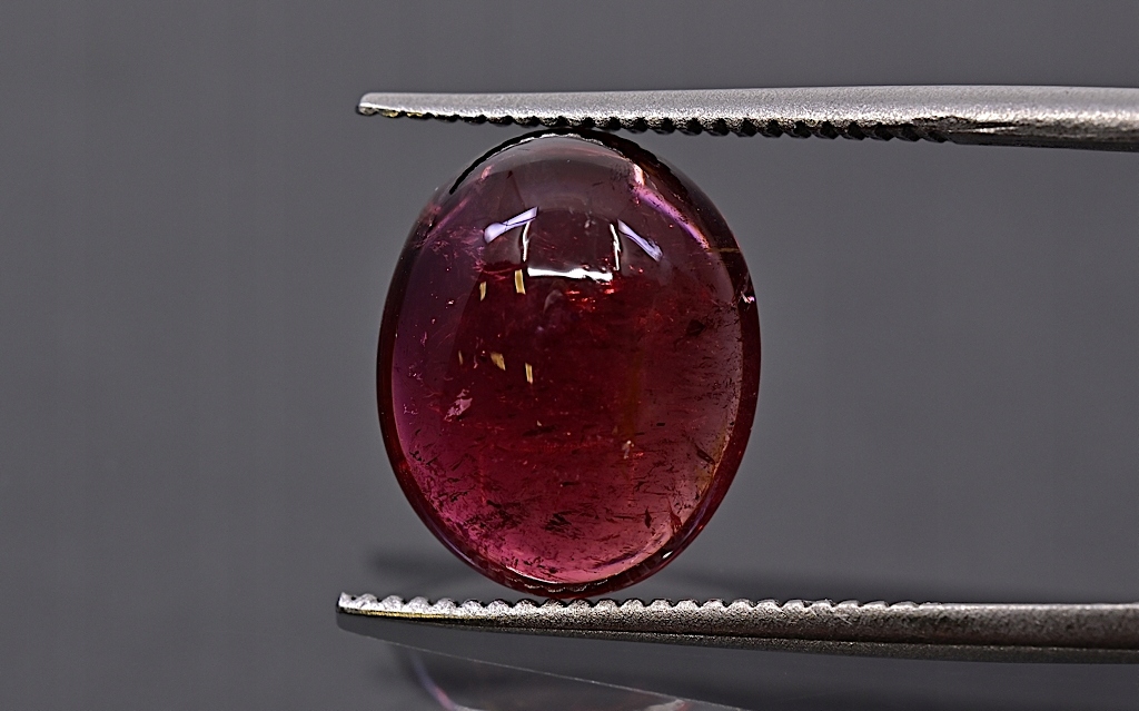 Turmalín kabošon ovál 11x9 mm