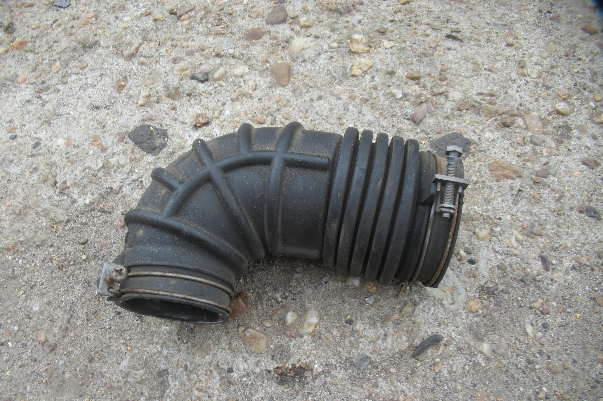 HYUNDAI IX55 3.0 CRDI pipe air 25738-3J000