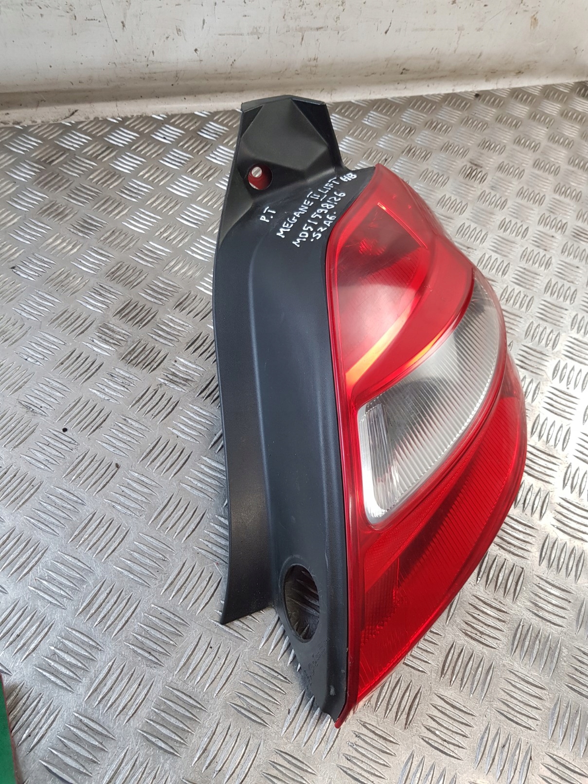 light right rear part insert 8200413216 RENAULT MEGANE II HB LIFT 06R