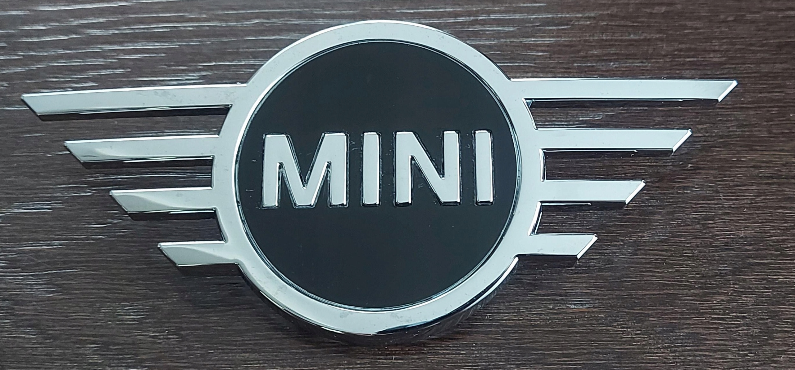 

Znaczek Emblemat Logo Mini F55 F56 F57 Tył Orygina