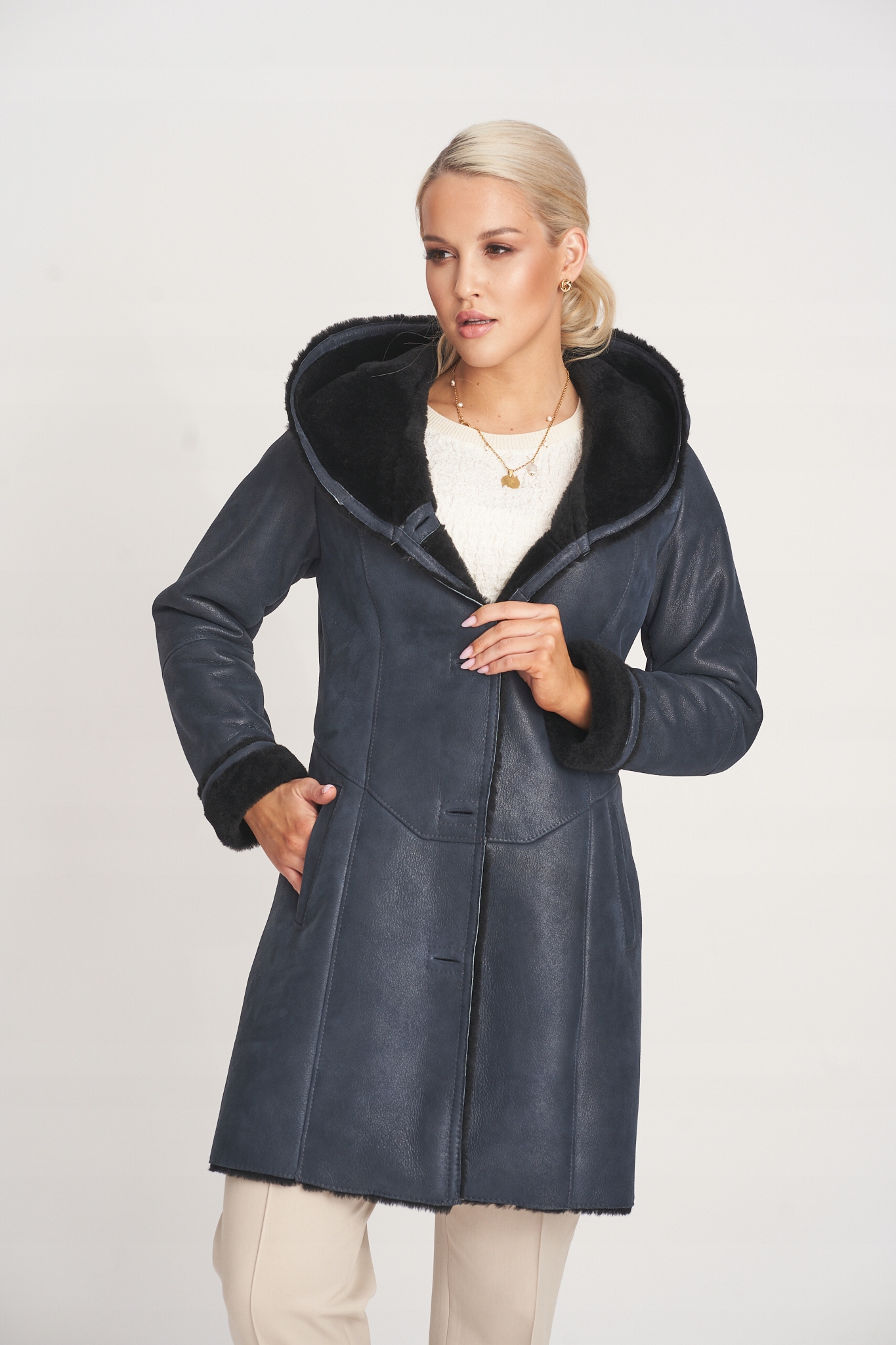 Granatowy KOŻUCH DAMSKI długi na guziki KD-38 L 40