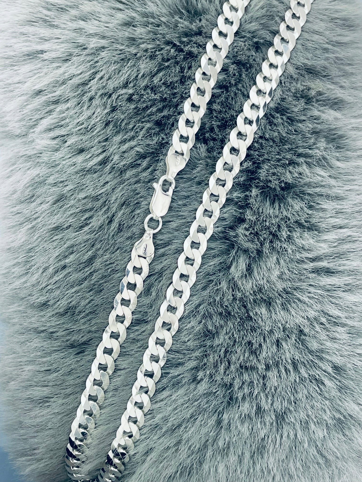 Stříbrný řetízek s širokým pancířem