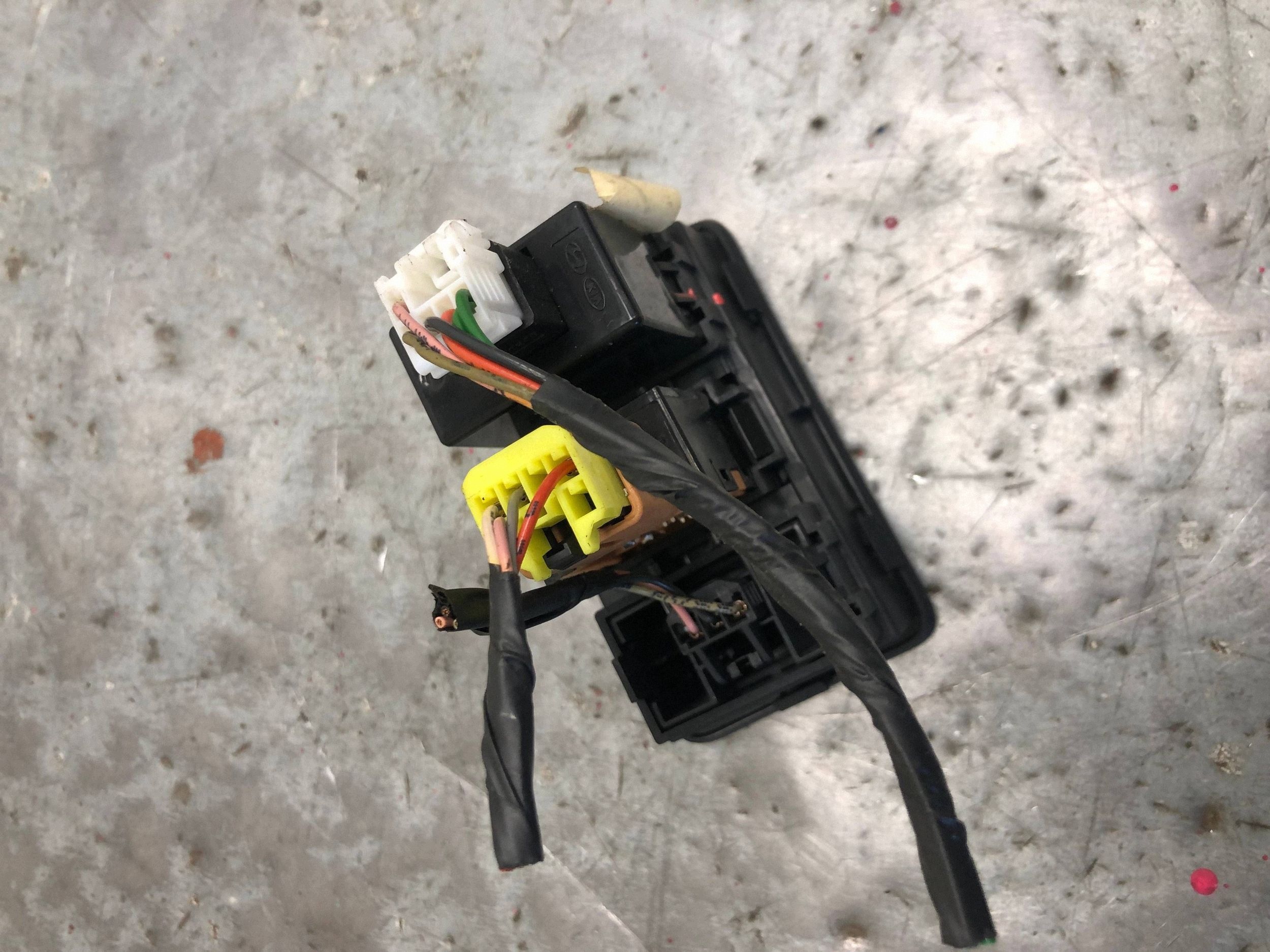 PRZYCISKI Commandes HYUNDAI I30 93700-2R010