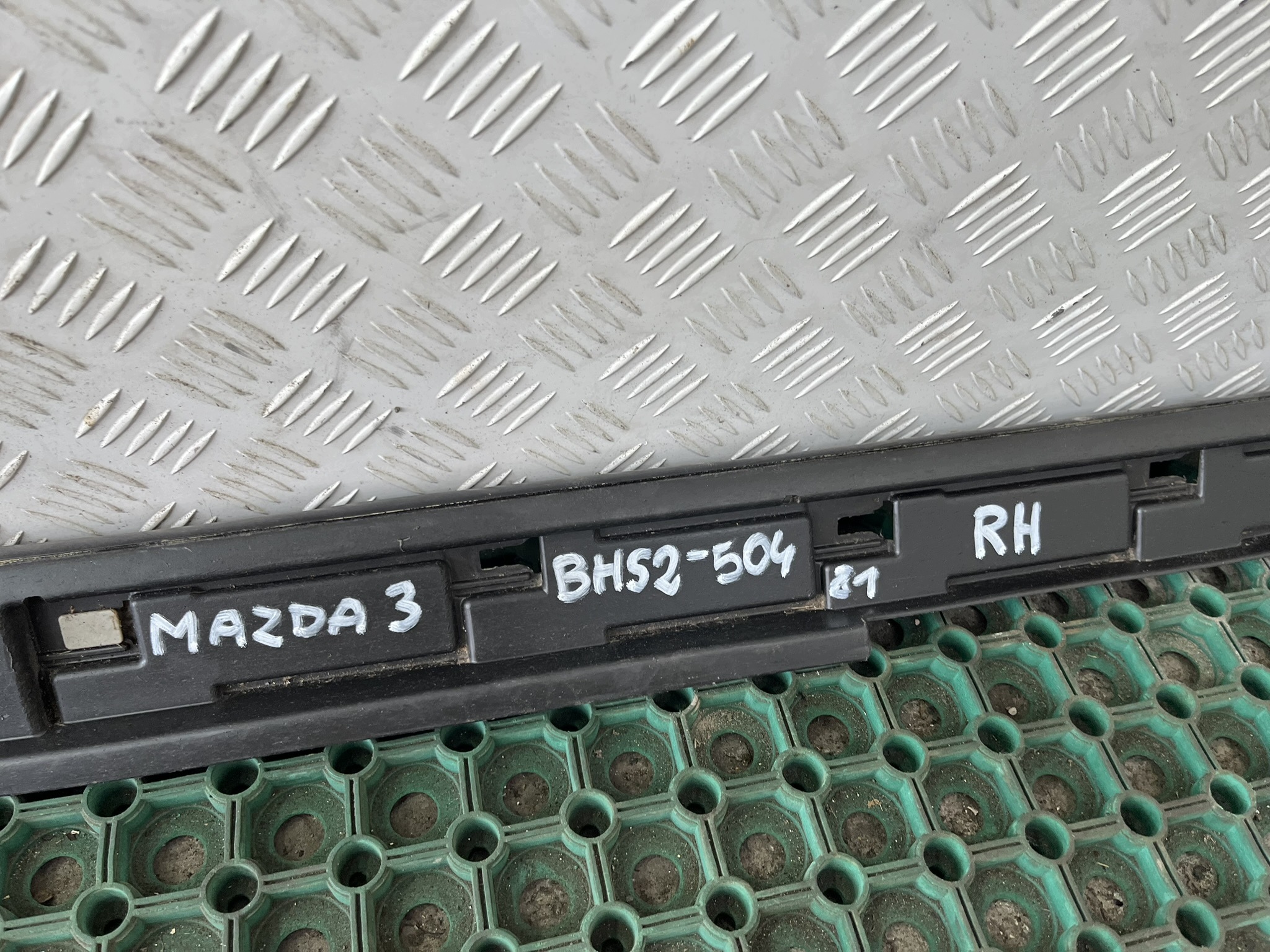 MAZDA 3 BM 13-17 moulding threshold right cap BHS2-50481 RH OE