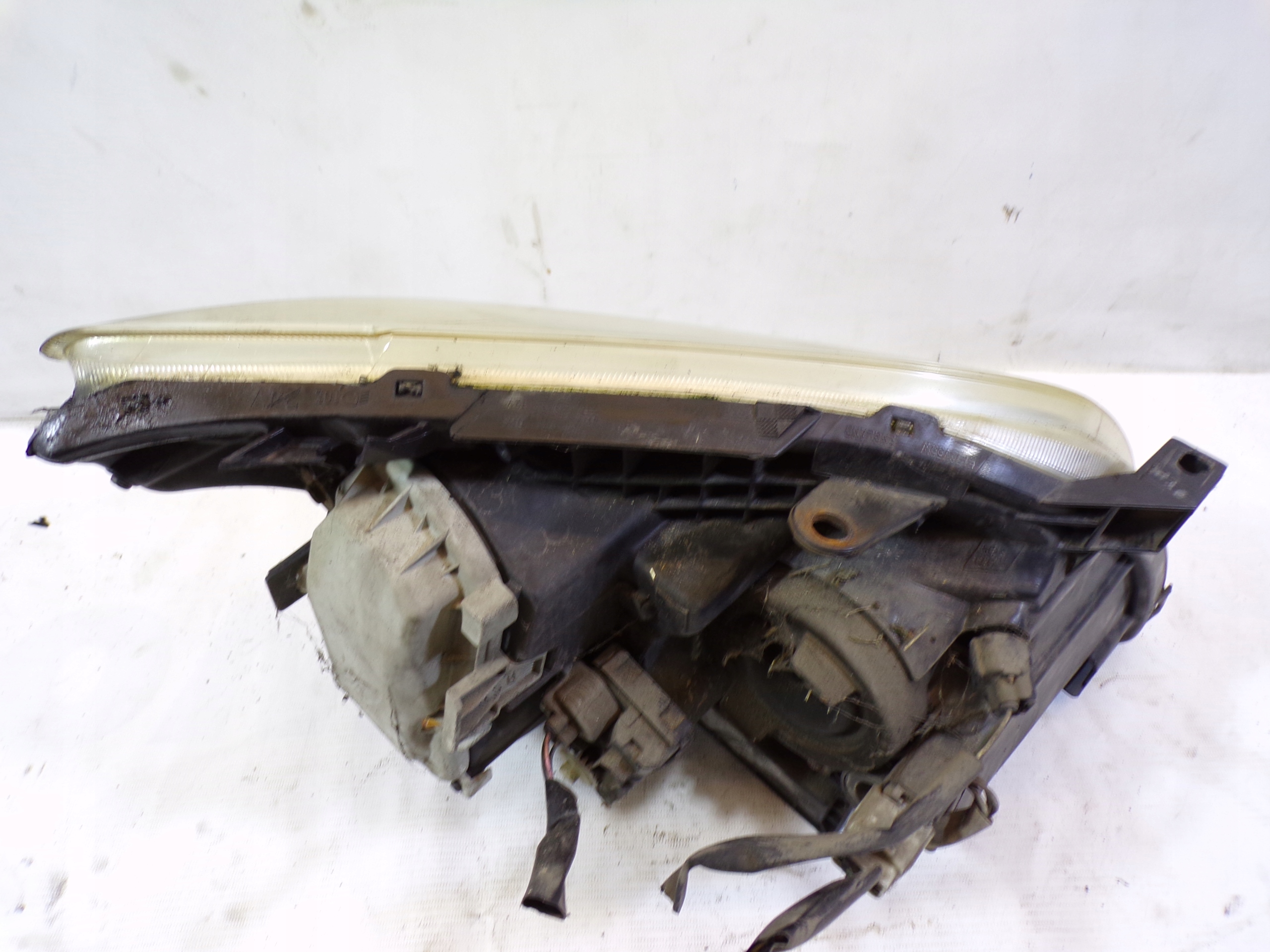 light front front left TOYOTA AVENSIS T25 LIFT XENON (1)